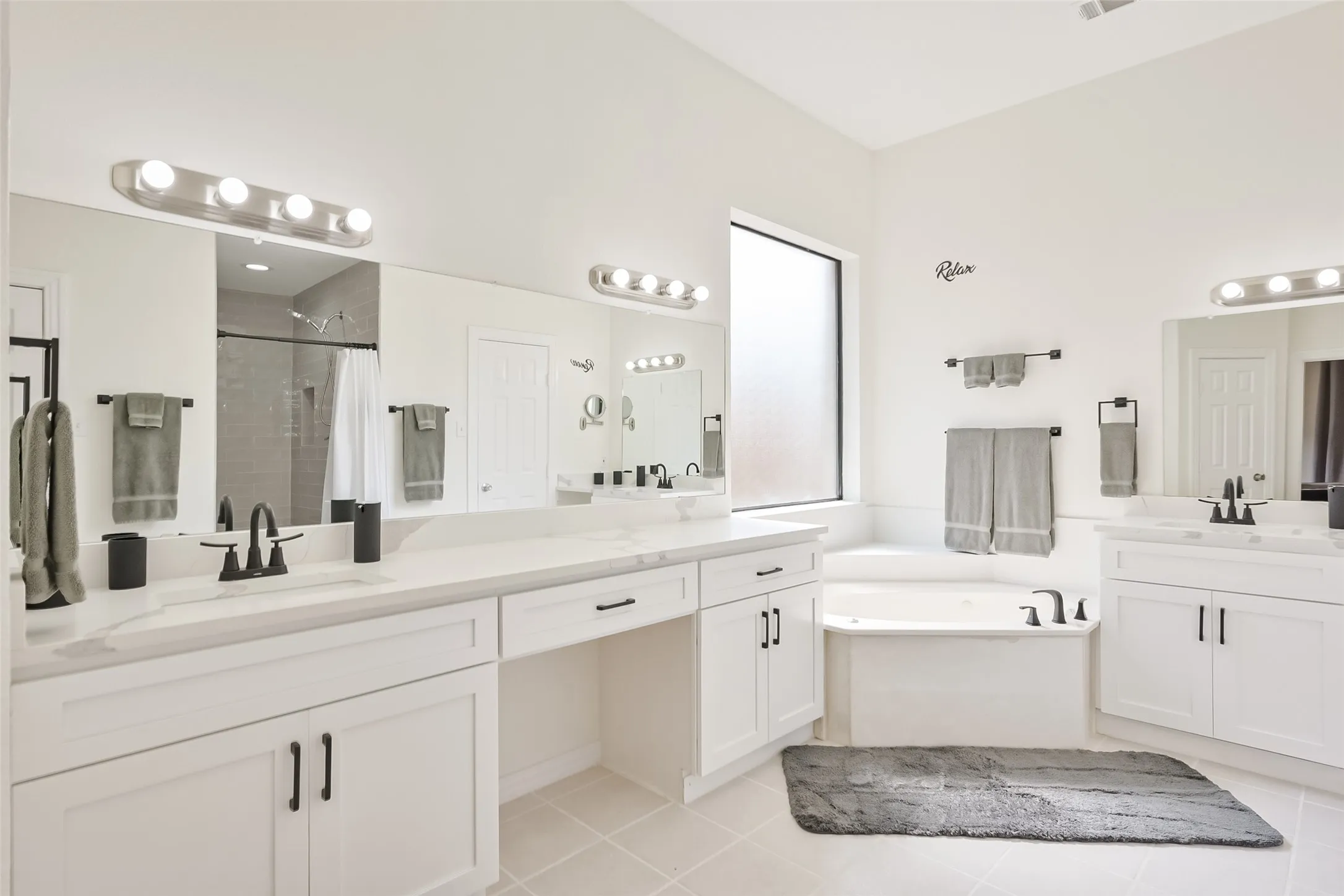 Single Family Residence For Rent in Tarrant County , 2735 Water Oak Drive, Grand Prairie, Texas 75052, 5 Bedroom, 4 Bathroom, 2 Garage spaces, 3,546 Sqft, built in 2000, mls#21332487, Real Estate Agent in Grand Prairie, Homes For Rent in Tarrant county, Homes For Rent in Grand Prairie, Realtor in Grand Prairie Texas, Real Estate Brokerage Independent Realty Texas, Luminita Cordes Realtor