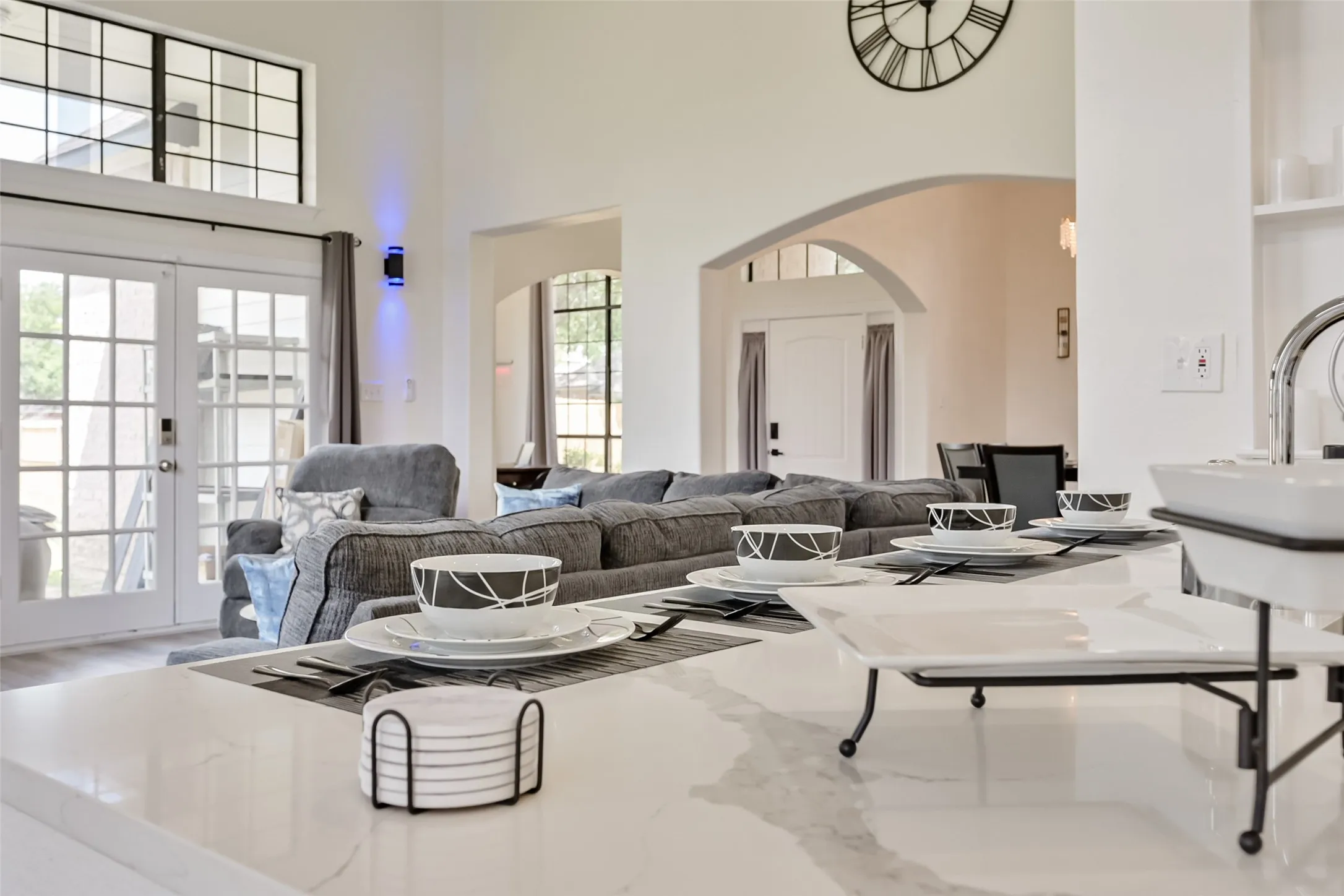 Single Family Residence For Rent in Tarrant County , 2735 Water Oak Drive, Grand Prairie, Texas 75052, 5 Bedroom, 4 Bathroom, 2 Garage spaces, 3,546 Sqft, built in 2000, mls#21332487, Real Estate Agent in Grand Prairie, Homes For Rent in Tarrant county, Homes For Rent in Grand Prairie, Realtor in Grand Prairie Texas, Real Estate Brokerage Independent Realty Texas, Luminita Cordes Realtor