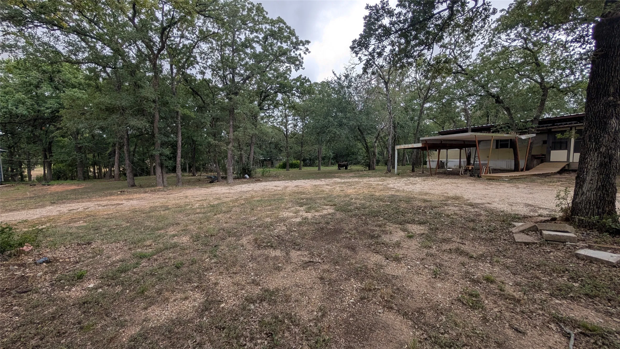 Mobile Home For Sale in Mc Lennan County , 325 Oakgrove Circle, Elm Mott, Texas 76640, 3 Bedroom, 2 Bathroom, Garage spaces, 1,050 Sqft, built in 1979, mls#21331186, Real Estate Agent in Elm Mott, Homes For Sale in Mc Lennan county, Homes For Sale in Elm Mott, Realtor in Elm Mott Texas, Real Estate Brokerage Independent Realty Texas, Luminita Cordes Realtor