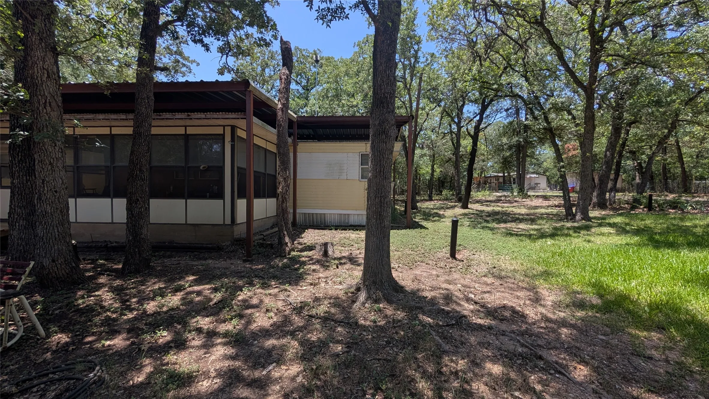 Mobile Home For Sale in Mc Lennan County , 325 Oakgrove Circle, Elm Mott, Texas 76640, 3 Bedroom, 2 Bathroom, Garage spaces, 1,050 Sqft, built in 1979, mls#21331186, Real Estate Agent in Elm Mott, Homes For Sale in Mc Lennan county, Homes For Sale in Elm Mott, Realtor in Elm Mott Texas, Real Estate Brokerage Independent Realty Texas, Luminita Cordes Realtor
