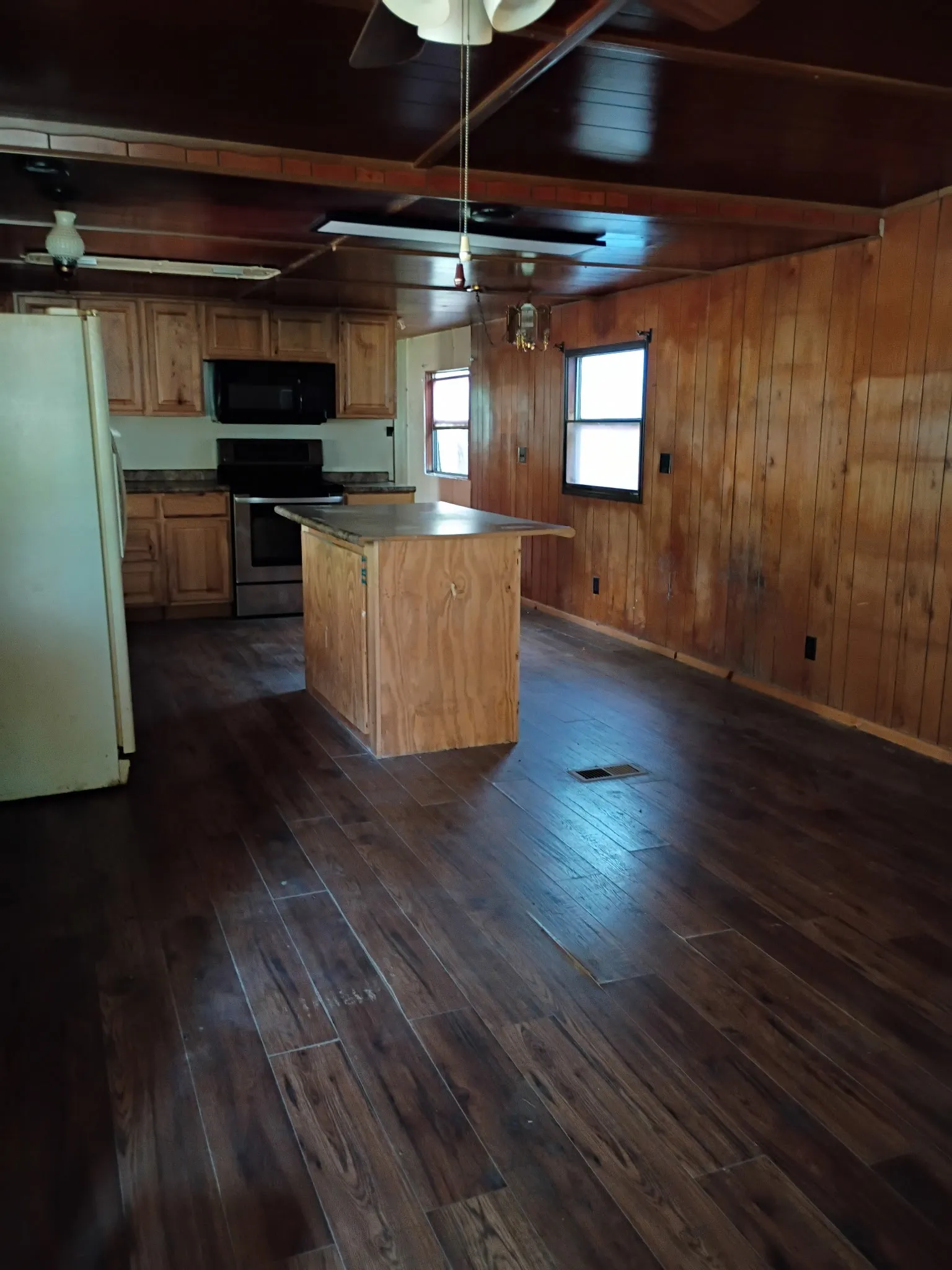 Mobile Home For Sale in Mc Lennan County , 325 Oakgrove Circle, Elm Mott, Texas 76640, 3 Bedroom, 2 Bathroom, Garage spaces, 1,050 Sqft, built in 1979, mls#21331186, Real Estate Agent in Elm Mott, Homes For Sale in Mc Lennan county, Homes For Sale in Elm Mott, Realtor in Elm Mott Texas, Real Estate Brokerage Independent Realty Texas, Luminita Cordes Realtor