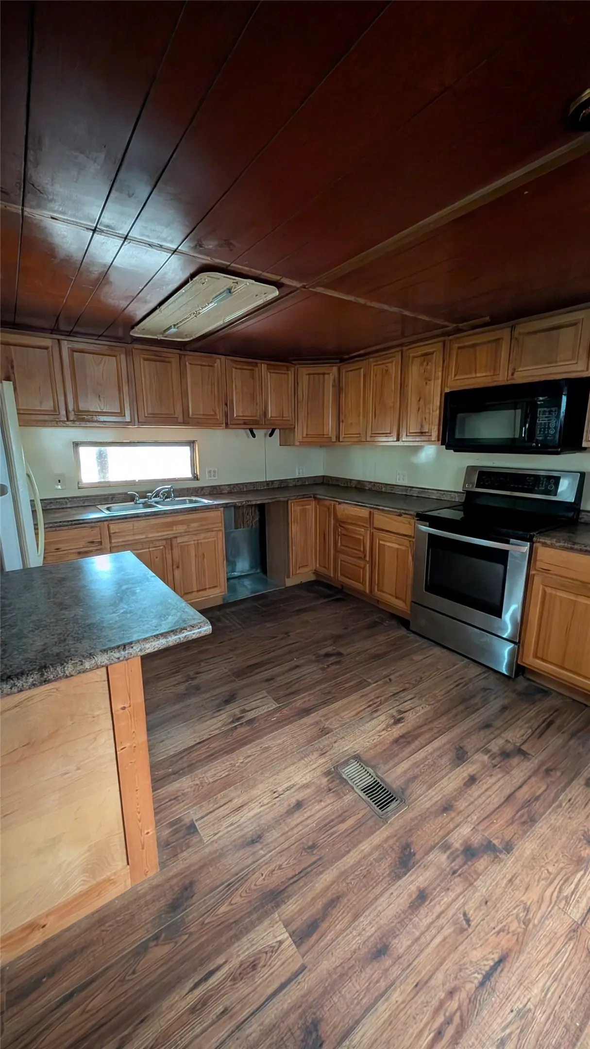 Mobile Home For Sale in Mc Lennan County , 325 Oakgrove Circle, Elm Mott, Texas 76640, 3 Bedroom, 2 Bathroom, Garage spaces, 1,050 Sqft, built in 1979, mls#21331186, Real Estate Agent in Elm Mott, Homes For Sale in Mc Lennan county, Homes For Sale in Elm Mott, Realtor in Elm Mott Texas, Real Estate Brokerage Independent Realty Texas, Luminita Cordes Realtor