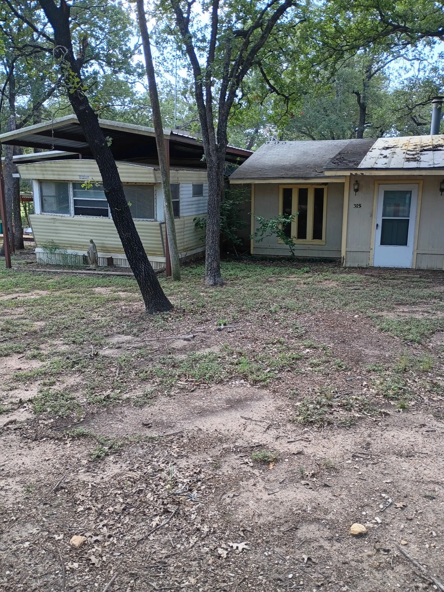 Mobile Home For Sale in Mc Lennan County , 325 Oakgrove Circle, Elm Mott, Texas 76640, 3 Bedroom, 2 Bathroom, Garage spaces, 1,050 Sqft, built in 1979, mls#21331186, Real Estate Agent in Elm Mott, Homes For Sale in Mc Lennan county, Homes For Sale in Elm Mott, Realtor in Elm Mott Texas, Real Estate Brokerage Independent Realty Texas, Luminita Cordes Realtor