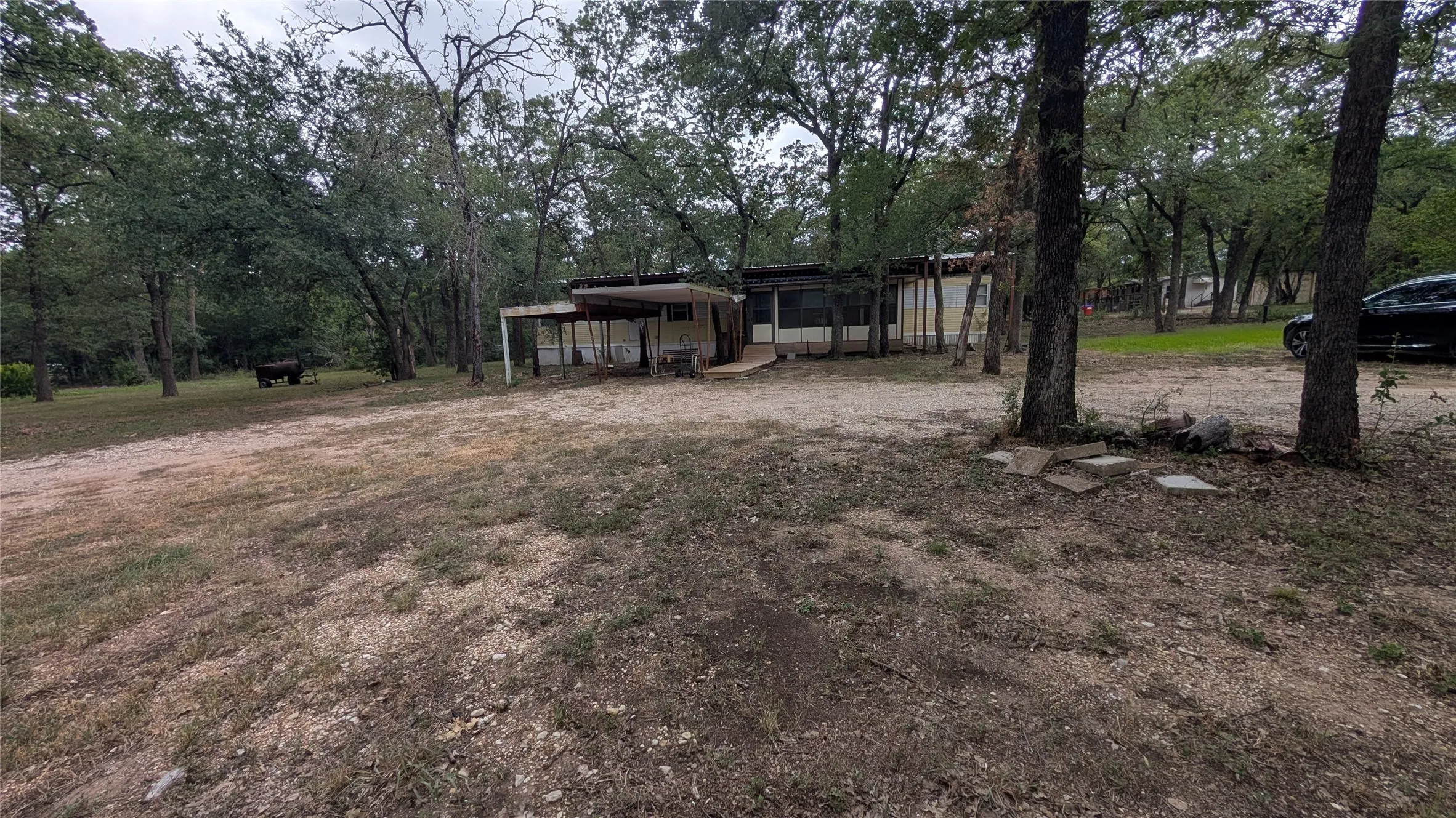Mobile Home For Sale in Mc Lennan County , 325 Oakgrove Circle, Elm Mott, Texas 76640, 3 Bedroom, 2 Bathroom, Garage spaces, 1,050 Sqft, built in 1979, mls#21331186, Real Estate Agent in Elm Mott, Homes For Sale in Mc Lennan county, Homes For Sale in Elm Mott, Realtor in Elm Mott Texas, Real Estate Brokerage Independent Realty Texas, Luminita Cordes Realtor