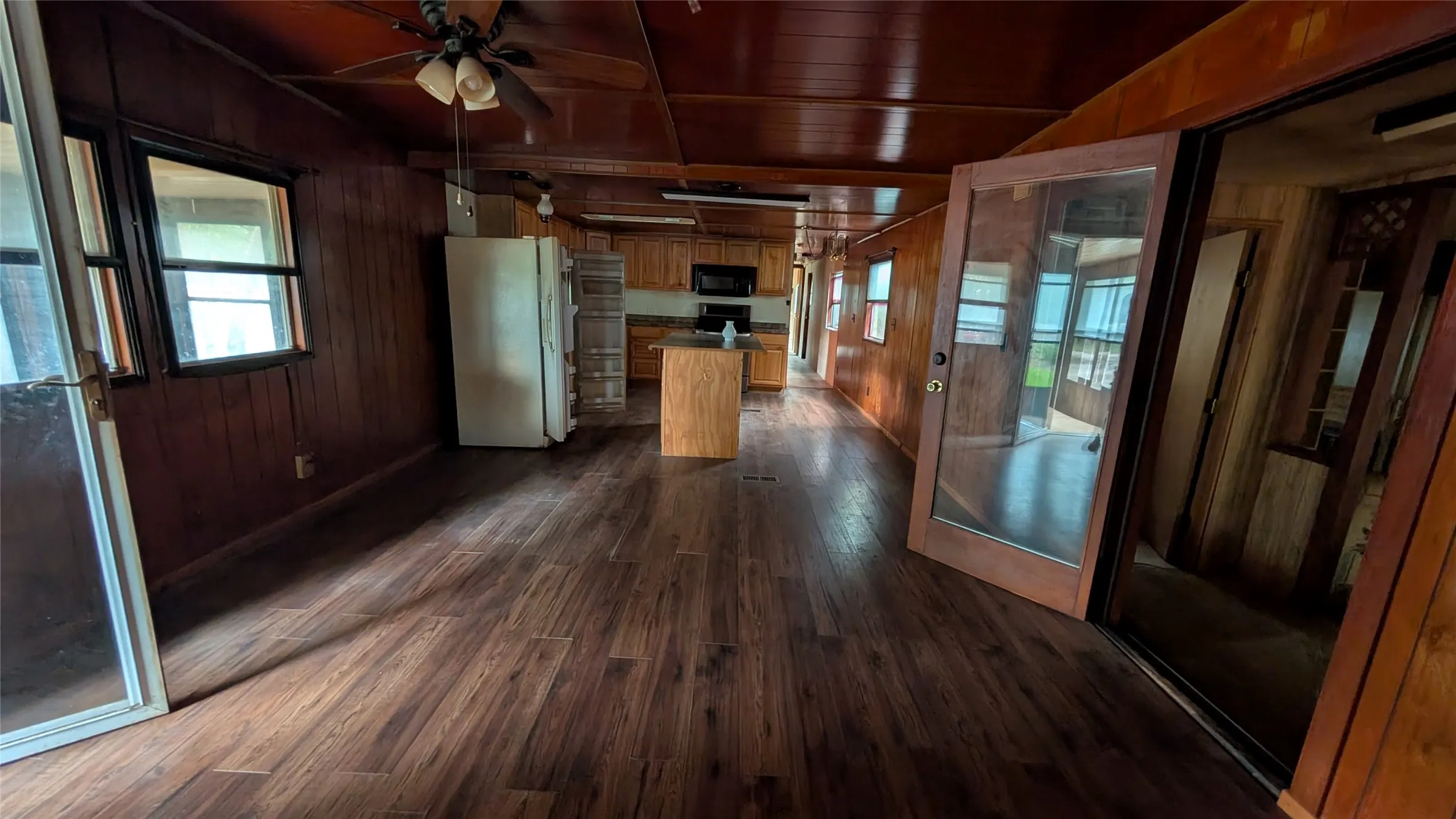Mobile Home For Sale in Mc Lennan County , 325 Oakgrove Circle, Elm Mott, Texas 76640, 3 Bedroom, 2 Bathroom, Garage spaces, 1,050 Sqft, built in 1979, mls#21331186, Real Estate Agent in Elm Mott, Homes For Sale in Mc Lennan county, Homes For Sale in Elm Mott, Realtor in Elm Mott Texas, Real Estate Brokerage Independent Realty Texas, Luminita Cordes Realtor