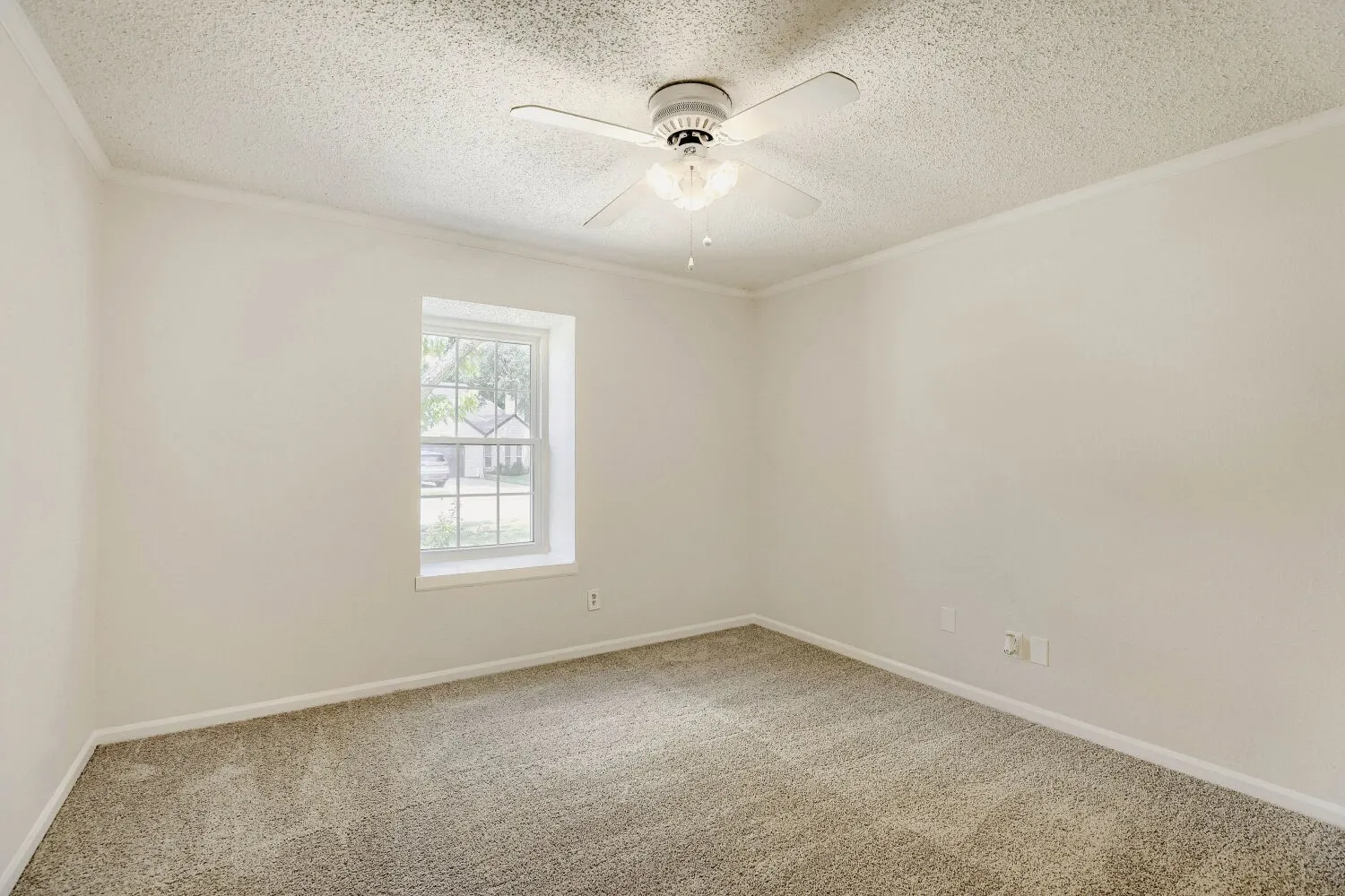 Single Family Residence For Sale in Tarrant County , 314 Sandlewood Lane, Euless, Texas 76039, 3 Bedroom, 2 Bathroom, 2 Garage spaces, 1,688 Sqft, built in 1984, mls#21330432, Real Estate Agent in Euless, Homes For Sale in Tarrant county, Homes For Sale in Euless, Realtor in Euless Texas, Real Estate Brokerage Independent Realty Texas, Luminita Cordes Realtor