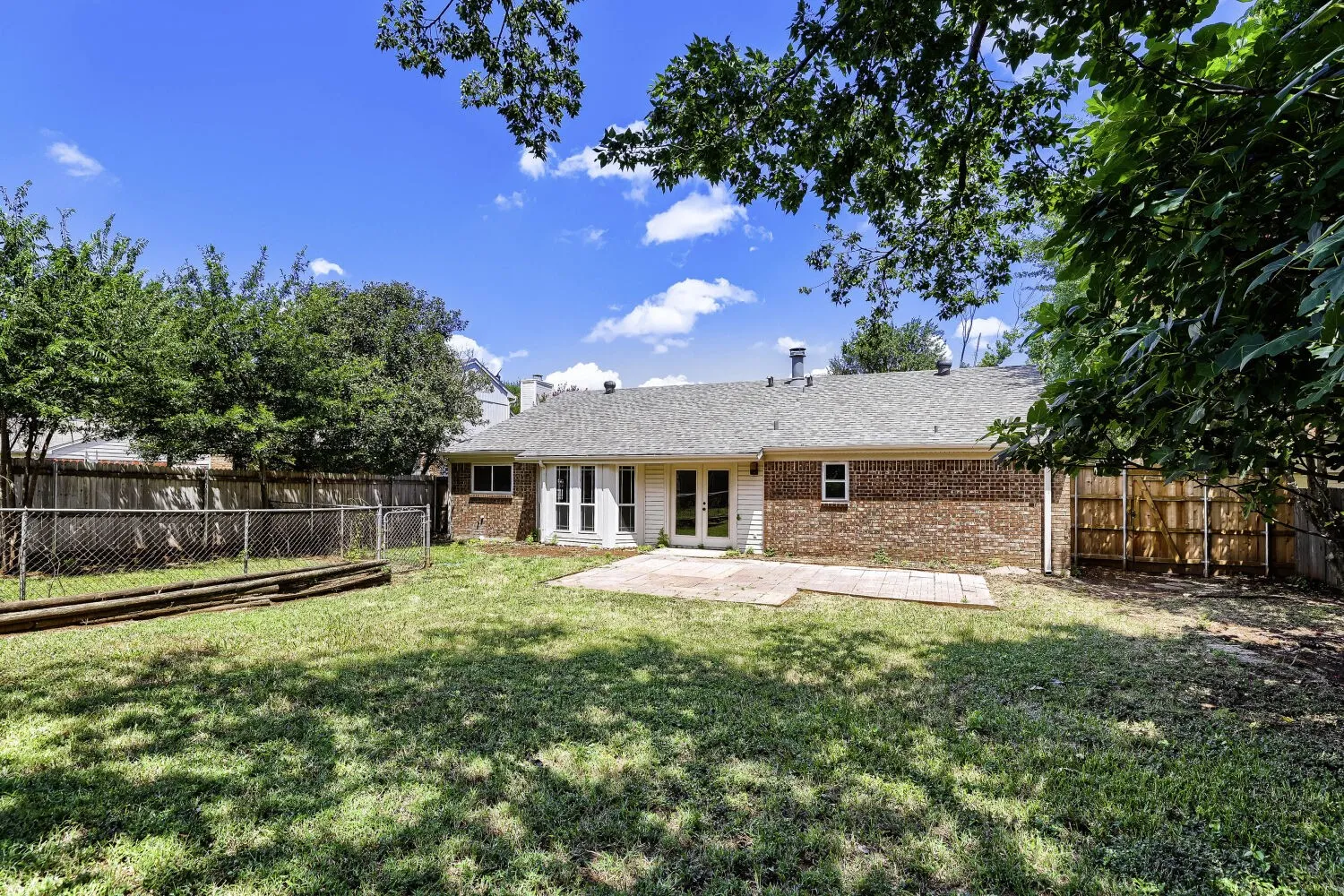 Single Family Residence For Sale in Tarrant County , 314 Sandlewood Lane, Euless, Texas 76039, 3 Bedroom, 2 Bathroom, 2 Garage spaces, 1,688 Sqft, built in 1984, mls#21330432, Real Estate Agent in Euless, Homes For Sale in Tarrant county, Homes For Sale in Euless, Realtor in Euless Texas, Real Estate Brokerage Independent Realty Texas, Luminita Cordes Realtor