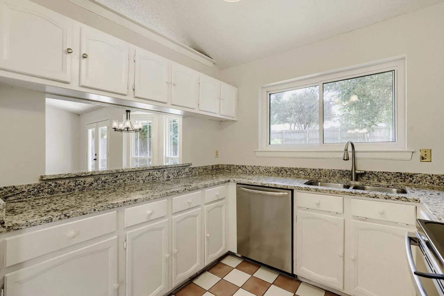 Single Family Residence For Sale in Tarrant County , 314 Sandlewood Lane, Euless, Texas 76039, 3 Bedroom, 2 Bathroom, 2 Garage spaces, 1,688 Sqft, built in 1984, mls#21330432, Real Estate Agent in Euless, Homes For Sale in Tarrant county, Homes For Sale in Euless, Realtor in Euless Texas, Real Estate Brokerage Independent Realty Texas, Luminita Cordes Realtor