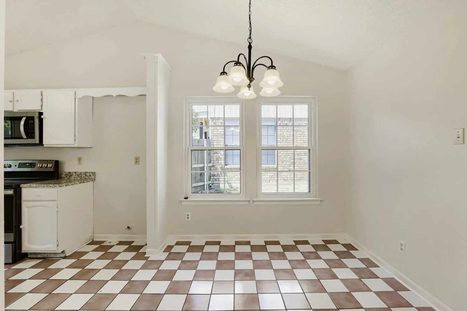 Single Family Residence For Sale in Tarrant County , 314 Sandlewood Lane, Euless, Texas 76039, 3 Bedroom, 2 Bathroom, 2 Garage spaces, 1,688 Sqft, built in 1984, mls#21330432, Real Estate Agent in Euless, Homes For Sale in Tarrant county, Homes For Sale in Euless, Realtor in Euless Texas, Real Estate Brokerage Independent Realty Texas, Luminita Cordes Realtor