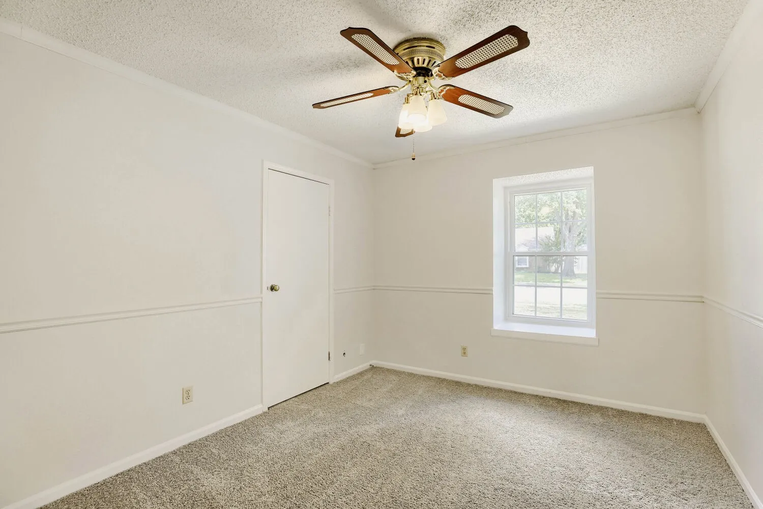 Single Family Residence For Sale in Tarrant County , 314 Sandlewood Lane, Euless, Texas 76039, 3 Bedroom, 2 Bathroom, 2 Garage spaces, 1,688 Sqft, built in 1984, mls#21330432, Real Estate Agent in Euless, Homes For Sale in Tarrant county, Homes For Sale in Euless, Realtor in Euless Texas, Real Estate Brokerage Independent Realty Texas, Luminita Cordes Realtor