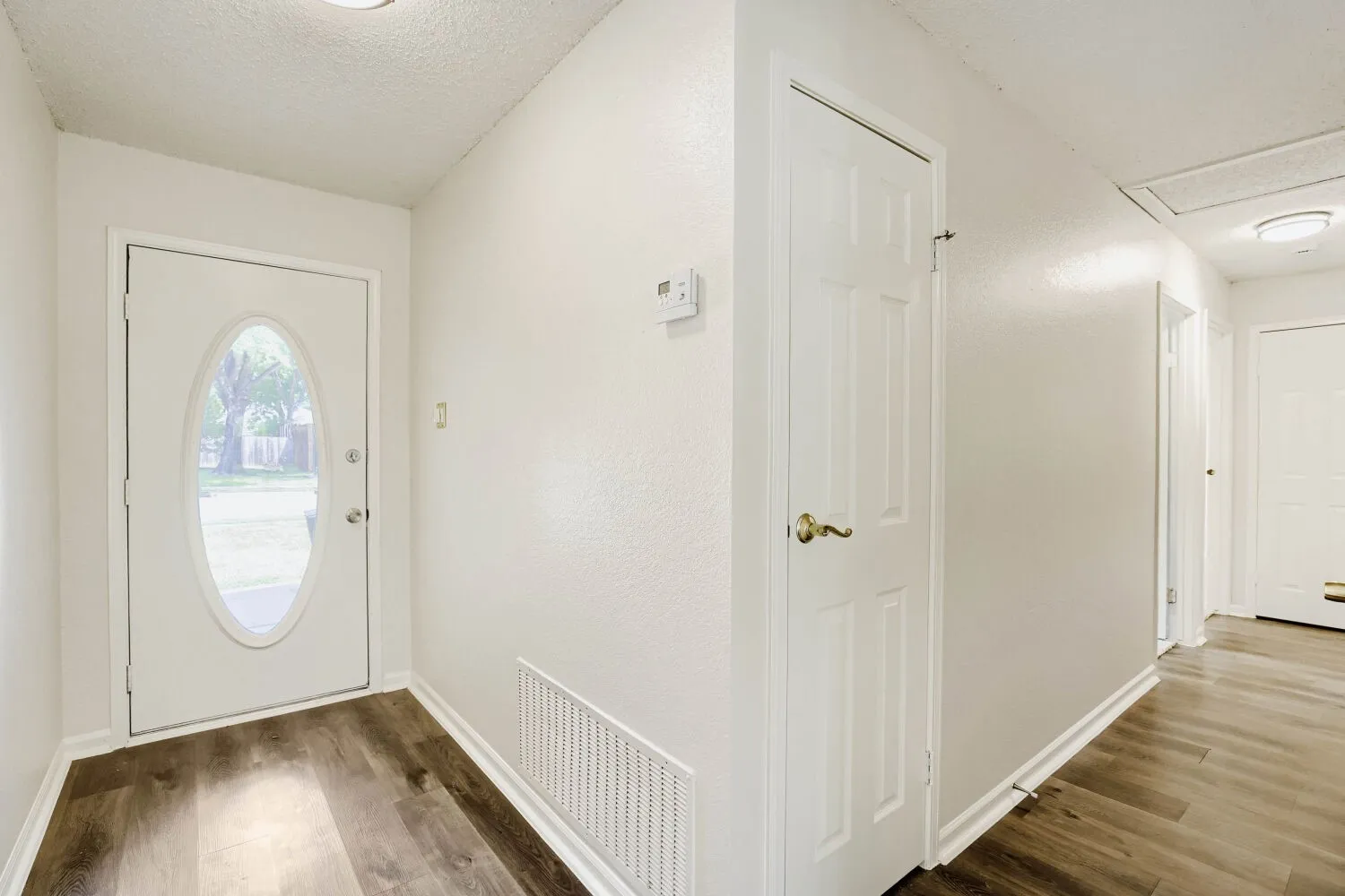 Single Family Residence For Sale in Tarrant County , 314 Sandlewood Lane, Euless, Texas 76039, 3 Bedroom, 2 Bathroom, 2 Garage spaces, 1,688 Sqft, built in 1984, mls#21330432, Real Estate Agent in Euless, Homes For Sale in Tarrant county, Homes For Sale in Euless, Realtor in Euless Texas, Real Estate Brokerage Independent Realty Texas, Luminita Cordes Realtor