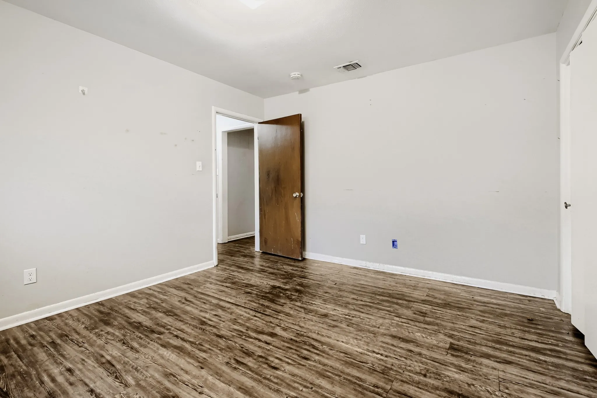 Single Family Residence For Sale in Tarrant County , 1205 Duane Street, Benbrook, Texas 76126, 3 Bedroom, 2 Bathroom, 2 Garage spaces, 1,727 Sqft, built in 1966, mls#21330268, Real Estate Agent in Benbrook, Homes For Sale in Tarrant county, Homes For Sale in Benbrook, Realtor in Benbrook Texas, Real Estate Brokerage Independent Realty Texas, Luminita Cordes Realtor