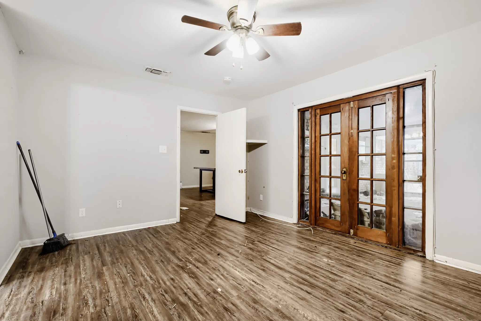 Single Family Residence For Sale in Tarrant County , 1205 Duane Street, Benbrook, Texas 76126, 3 Bedroom, 2 Bathroom, 2 Garage spaces, 1,727 Sqft, built in 1966, mls#21330268, Real Estate Agent in Benbrook, Homes For Sale in Tarrant county, Homes For Sale in Benbrook, Realtor in Benbrook Texas, Real Estate Brokerage Independent Realty Texas, Luminita Cordes Realtor