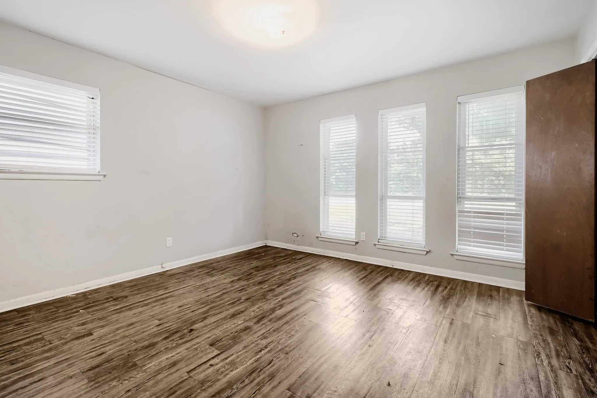 Single Family Residence For Sale in Tarrant County , 1205 Duane Street, Benbrook, Texas 76126, 3 Bedroom, 2 Bathroom, 2 Garage spaces, 1,727 Sqft, built in 1966, mls#21330268, Real Estate Agent in Benbrook, Homes For Sale in Tarrant county, Homes For Sale in Benbrook, Realtor in Benbrook Texas, Real Estate Brokerage Independent Realty Texas, Luminita Cordes Realtor