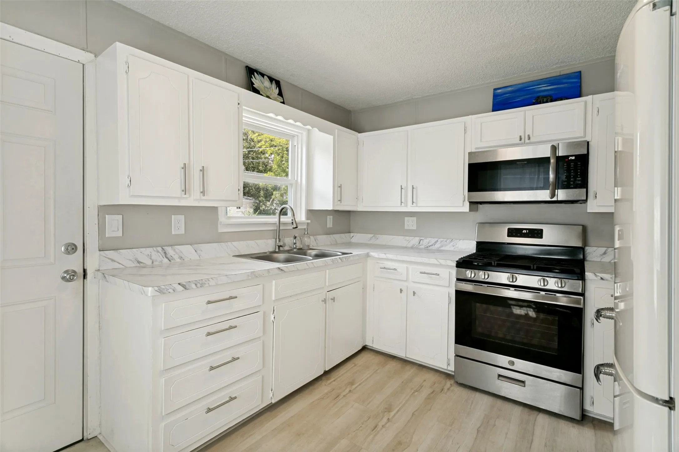 Single Family Residence For Rent in Tarrant County , 4808 Sherwood Drive, River Oaks, Texas 76114, 2 Bedroom, 1 Bathroom, Garage spaces, 790 Sqft, built in 1943, mls#21331174, Real Estate Agent in River Oaks, Homes For Rent in Tarrant county, Homes For Rent in River Oaks, Realtor in River Oaks Texas, Real Estate Brokerage Independent Realty Texas, Luminita Cordes Realtor