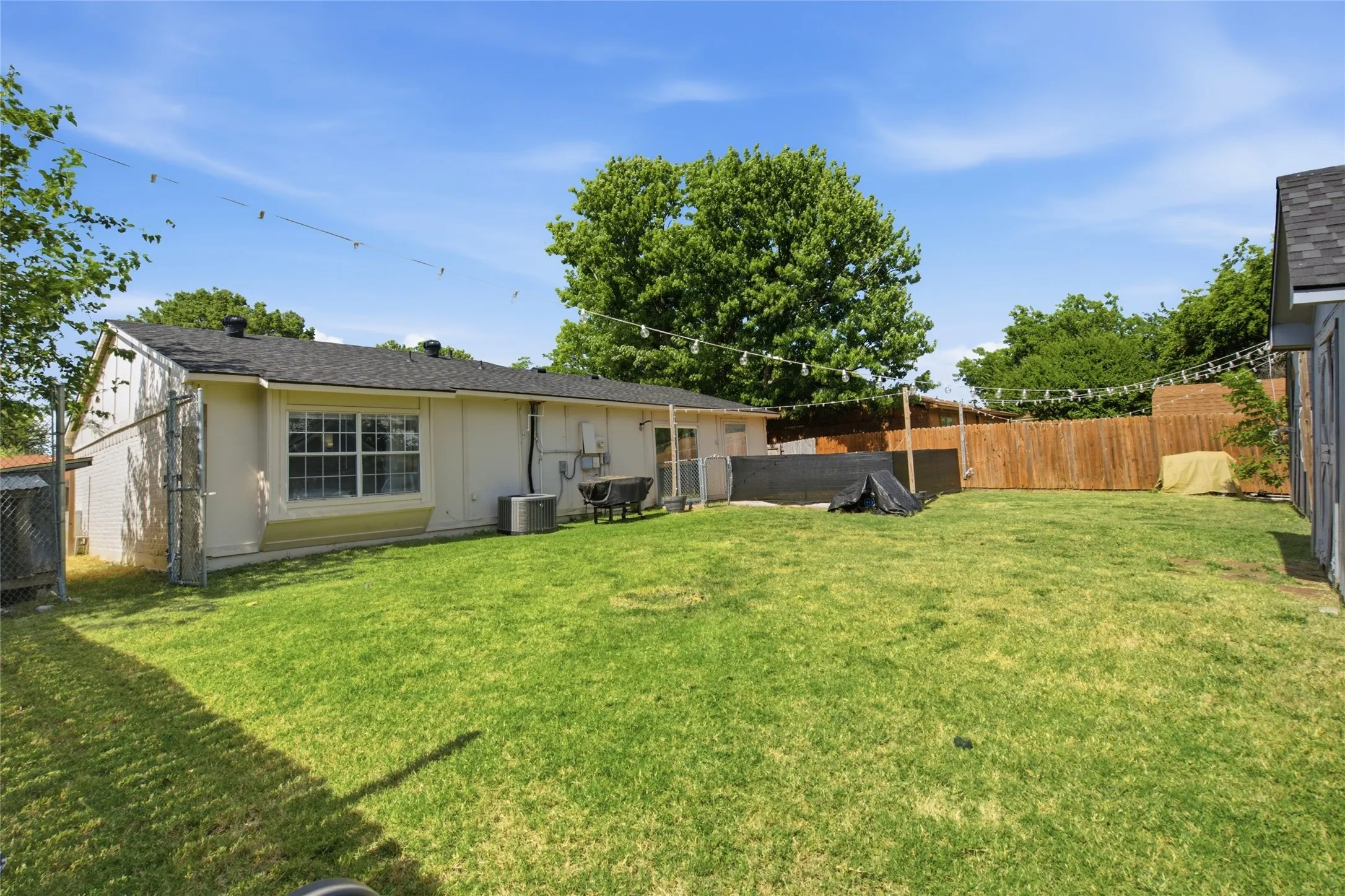 Single Family Residence For Sale in Tarrant County , 2326 Idlewood Drive, Arlington, Texas 76014, 4 Bedroom, 2 Bathroom, Garage spaces, 1,332 Sqft, built in 1981, mls#21331474, Real Estate Agent in Arlington, Homes For Sale in Tarrant county, Homes For Sale in Arlington, Realtor in Arlington Texas, Real Estate Brokerage Independent Realty Texas, Luminita Cordes Realtor