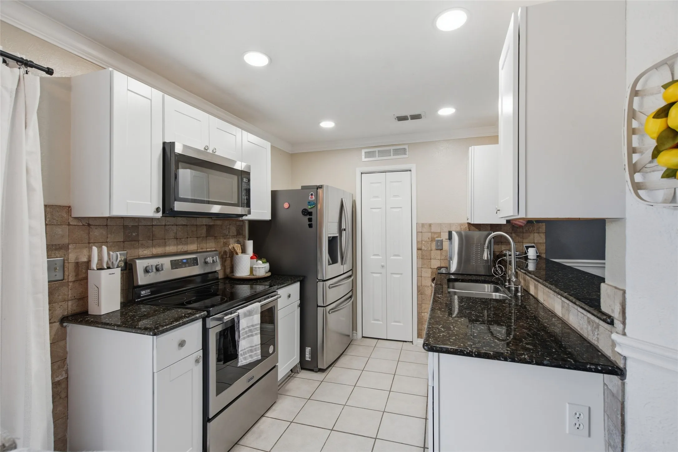 Single Family Residence For Sale in Tarrant County , 2326 Idlewood Drive, Arlington, Texas 76014, 4 Bedroom, 2 Bathroom, Garage spaces, 1,332 Sqft, built in 1981, mls#21331474, Real Estate Agent in Arlington, Homes For Sale in Tarrant county, Homes For Sale in Arlington, Realtor in Arlington Texas, Real Estate Brokerage Independent Realty Texas, Luminita Cordes Realtor