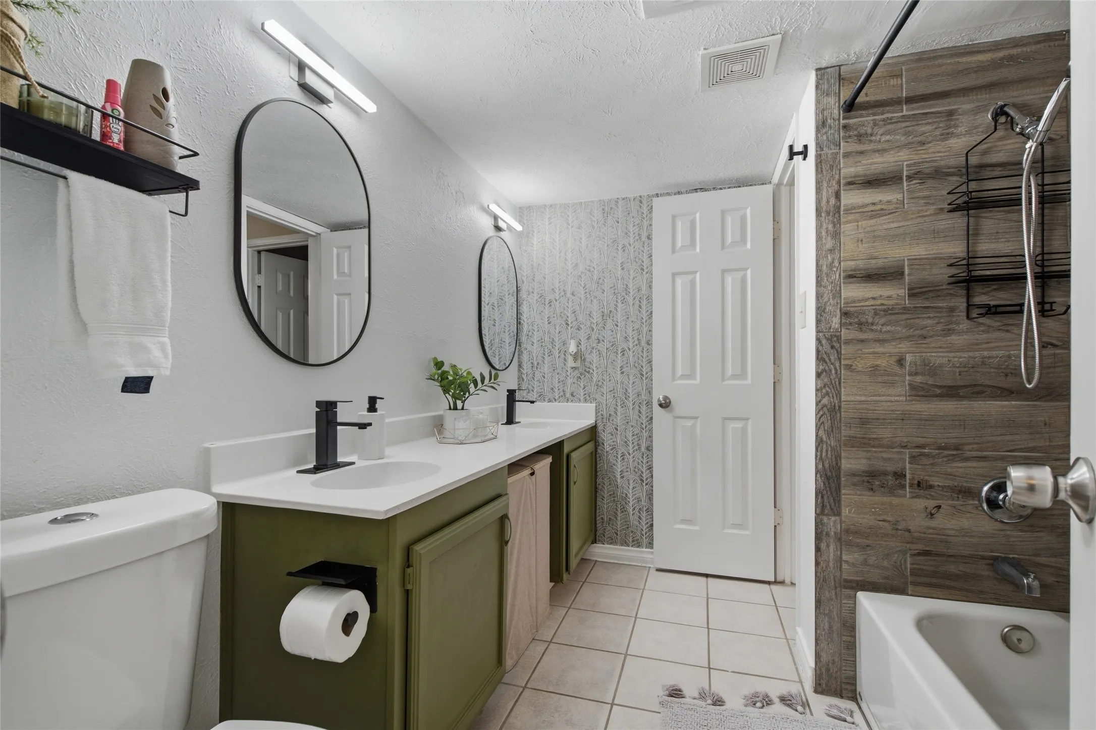 Single Family Residence For Sale in Tarrant County , 2326 Idlewood Drive, Arlington, Texas 76014, 4 Bedroom, 2 Bathroom, Garage spaces, 1,332 Sqft, built in 1981, mls#21331474, Real Estate Agent in Arlington, Homes For Sale in Tarrant county, Homes For Sale in Arlington, Realtor in Arlington Texas, Real Estate Brokerage Independent Realty Texas, Luminita Cordes Realtor