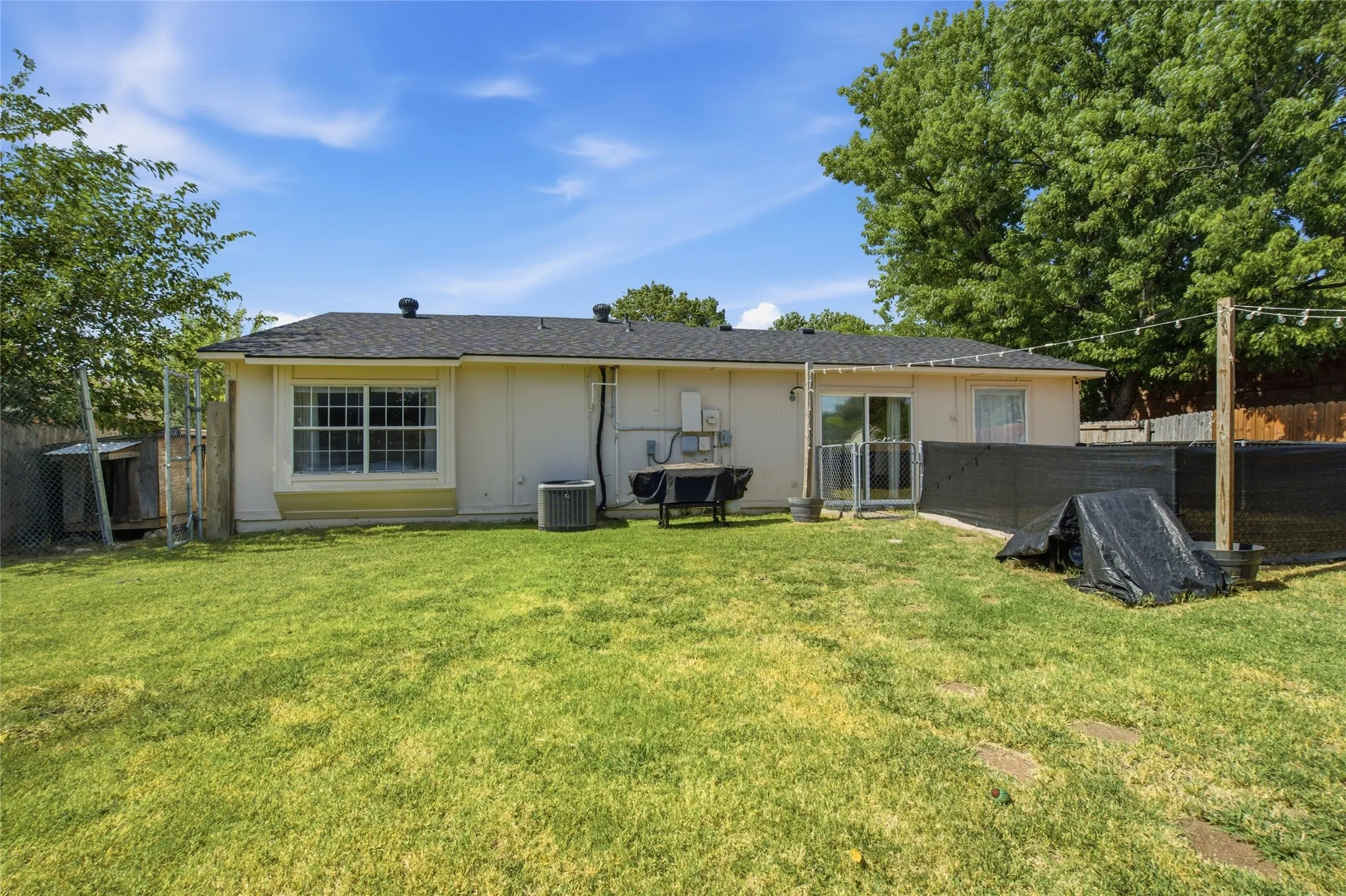 Single Family Residence For Sale in Tarrant County , 2326 Idlewood Drive, Arlington, Texas 76014, 4 Bedroom, 2 Bathroom, Garage spaces, 1,332 Sqft, built in 1981, mls#21331474, Real Estate Agent in Arlington, Homes For Sale in Tarrant county, Homes For Sale in Arlington, Realtor in Arlington Texas, Real Estate Brokerage Independent Realty Texas, Luminita Cordes Realtor