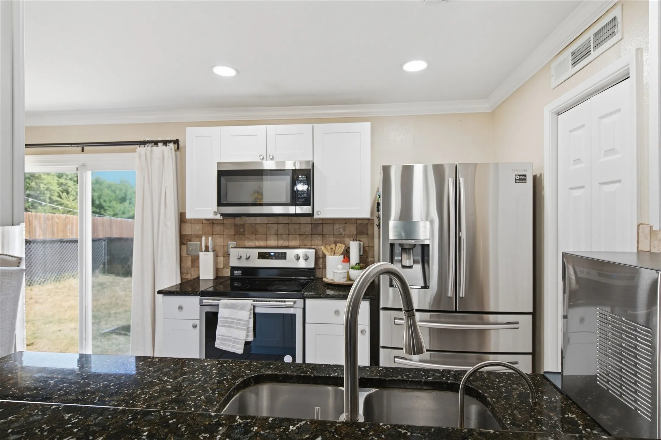 Single Family Residence For Sale in Tarrant County , 2326 Idlewood Drive, Arlington, Texas 76014, 4 Bedroom, 2 Bathroom, Garage spaces, 1,332 Sqft, built in 1981, mls#21331474, Real Estate Agent in Arlington, Homes For Sale in Tarrant county, Homes For Sale in Arlington, Realtor in Arlington Texas, Real Estate Brokerage Independent Realty Texas, Luminita Cordes Realtor