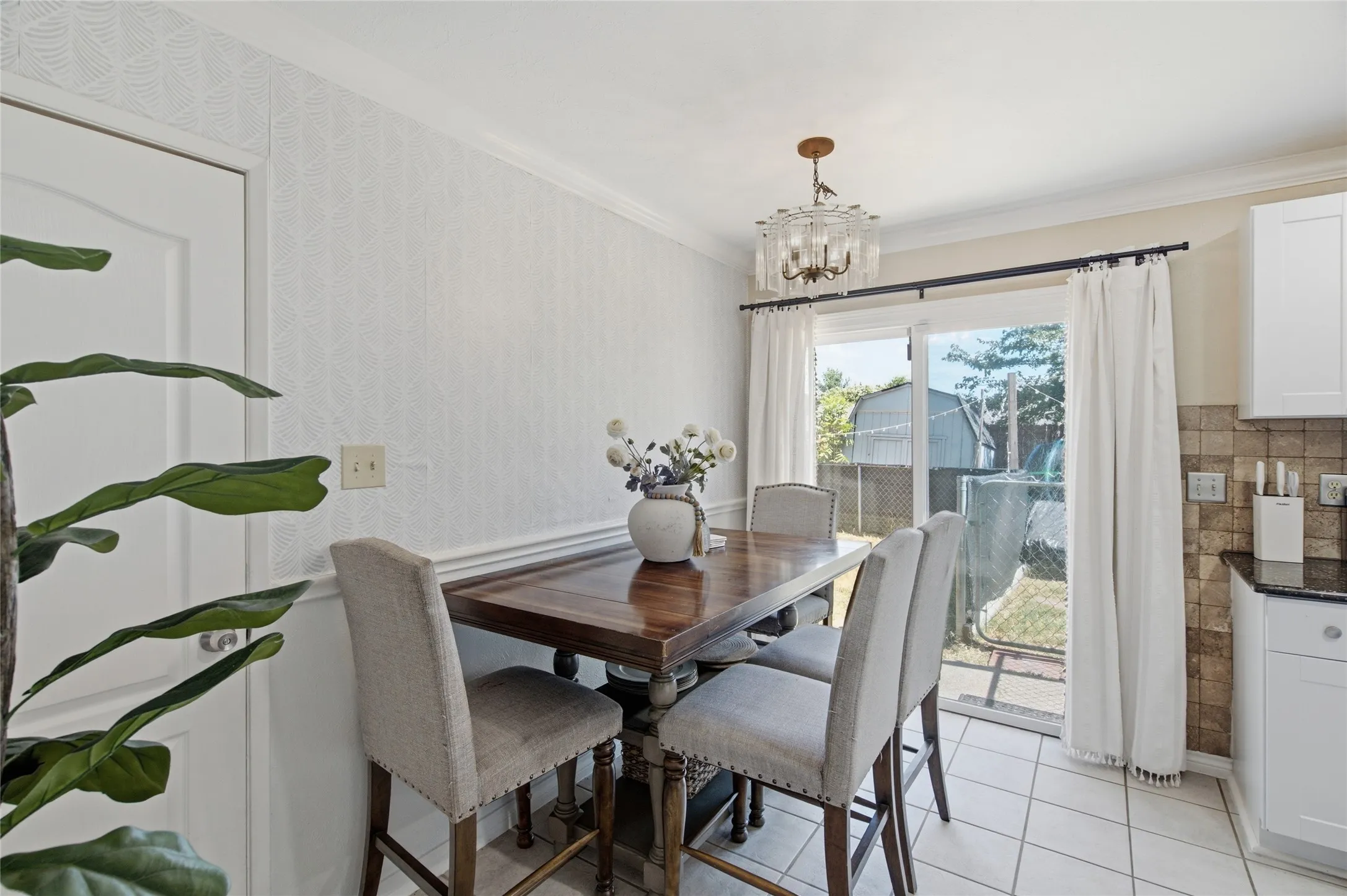 Single Family Residence For Sale in Tarrant County , 2326 Idlewood Drive, Arlington, Texas 76014, 4 Bedroom, 2 Bathroom, Garage spaces, 1,332 Sqft, built in 1981, mls#21331474, Real Estate Agent in Arlington, Homes For Sale in Tarrant county, Homes For Sale in Arlington, Realtor in Arlington Texas, Real Estate Brokerage Independent Realty Texas, Luminita Cordes Realtor