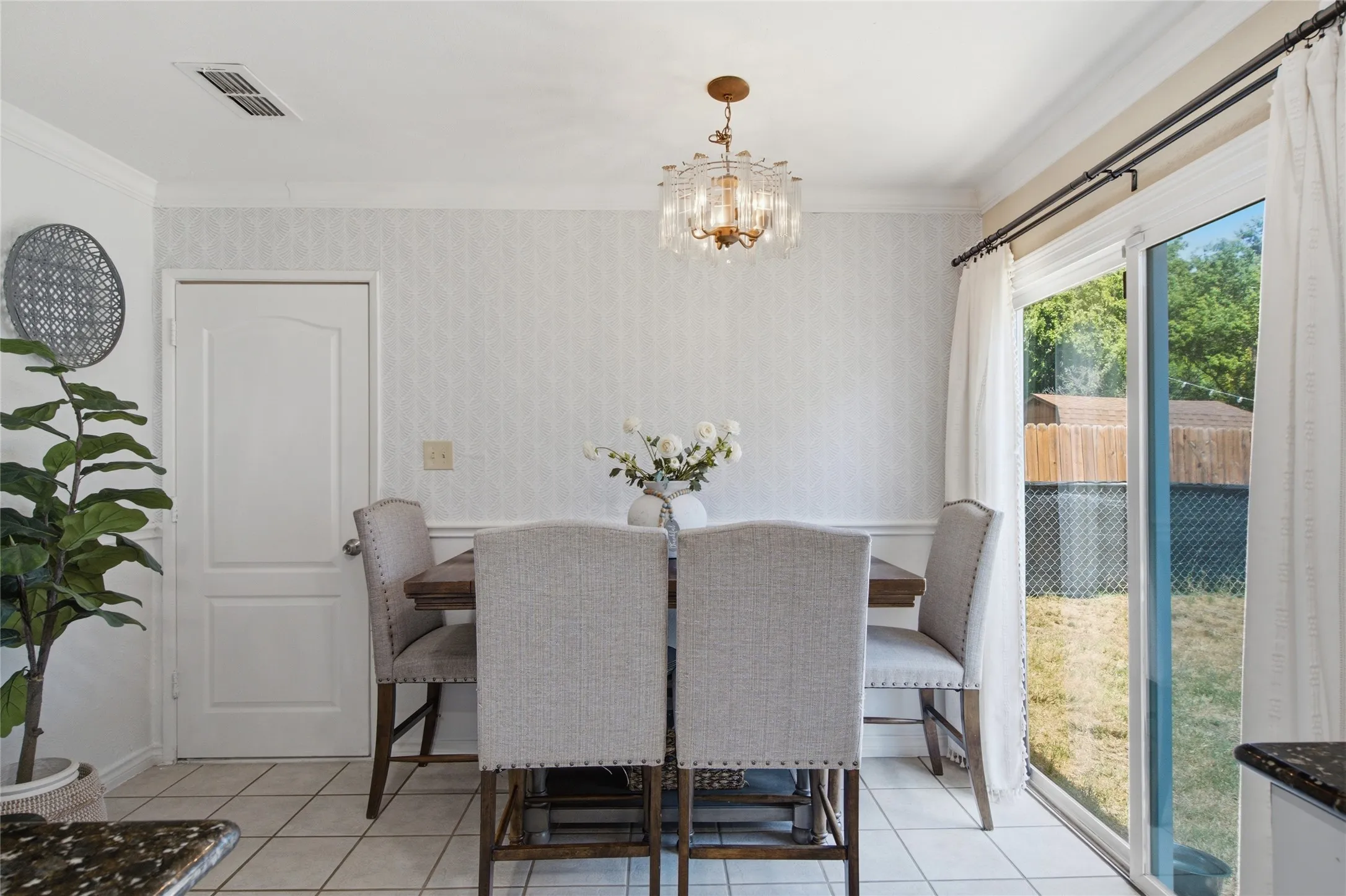 Single Family Residence For Sale in Tarrant County , 2326 Idlewood Drive, Arlington, Texas 76014, 4 Bedroom, 2 Bathroom, Garage spaces, 1,332 Sqft, built in 1981, mls#21331474, Real Estate Agent in Arlington, Homes For Sale in Tarrant county, Homes For Sale in Arlington, Realtor in Arlington Texas, Real Estate Brokerage Independent Realty Texas, Luminita Cordes Realtor