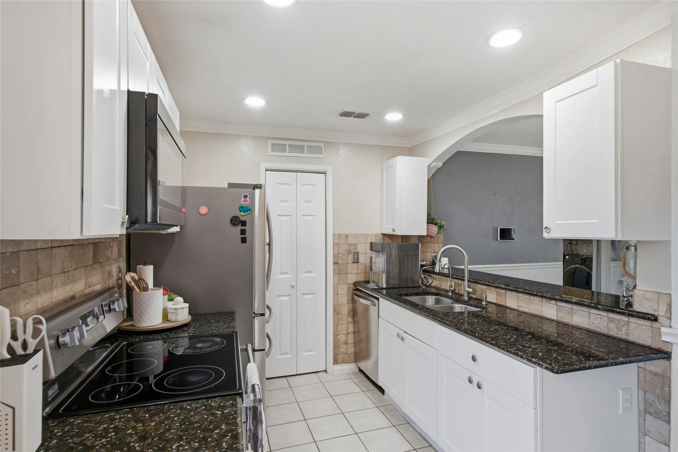 Single Family Residence For Sale in Tarrant County , 2326 Idlewood Drive, Arlington, Texas 76014, 4 Bedroom, 2 Bathroom, Garage spaces, 1,332 Sqft, built in 1981, mls#21331474, Real Estate Agent in Arlington, Homes For Sale in Tarrant county, Homes For Sale in Arlington, Realtor in Arlington Texas, Real Estate Brokerage Independent Realty Texas, Luminita Cordes Realtor