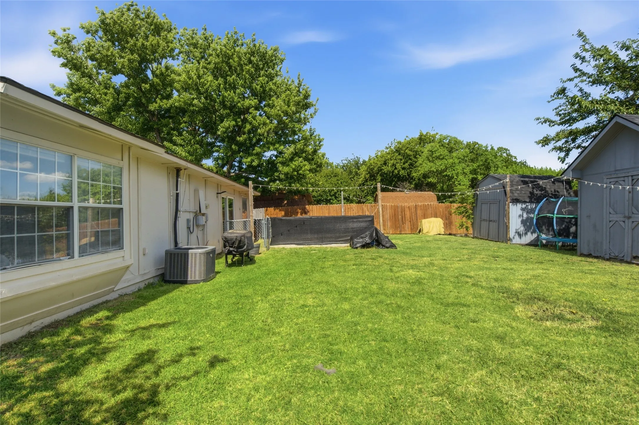 Single Family Residence For Sale in Tarrant County , 2326 Idlewood Drive, Arlington, Texas 76014, 4 Bedroom, 2 Bathroom, Garage spaces, 1,332 Sqft, built in 1981, mls#21331474, Real Estate Agent in Arlington, Homes For Sale in Tarrant county, Homes For Sale in Arlington, Realtor in Arlington Texas, Real Estate Brokerage Independent Realty Texas, Luminita Cordes Realtor