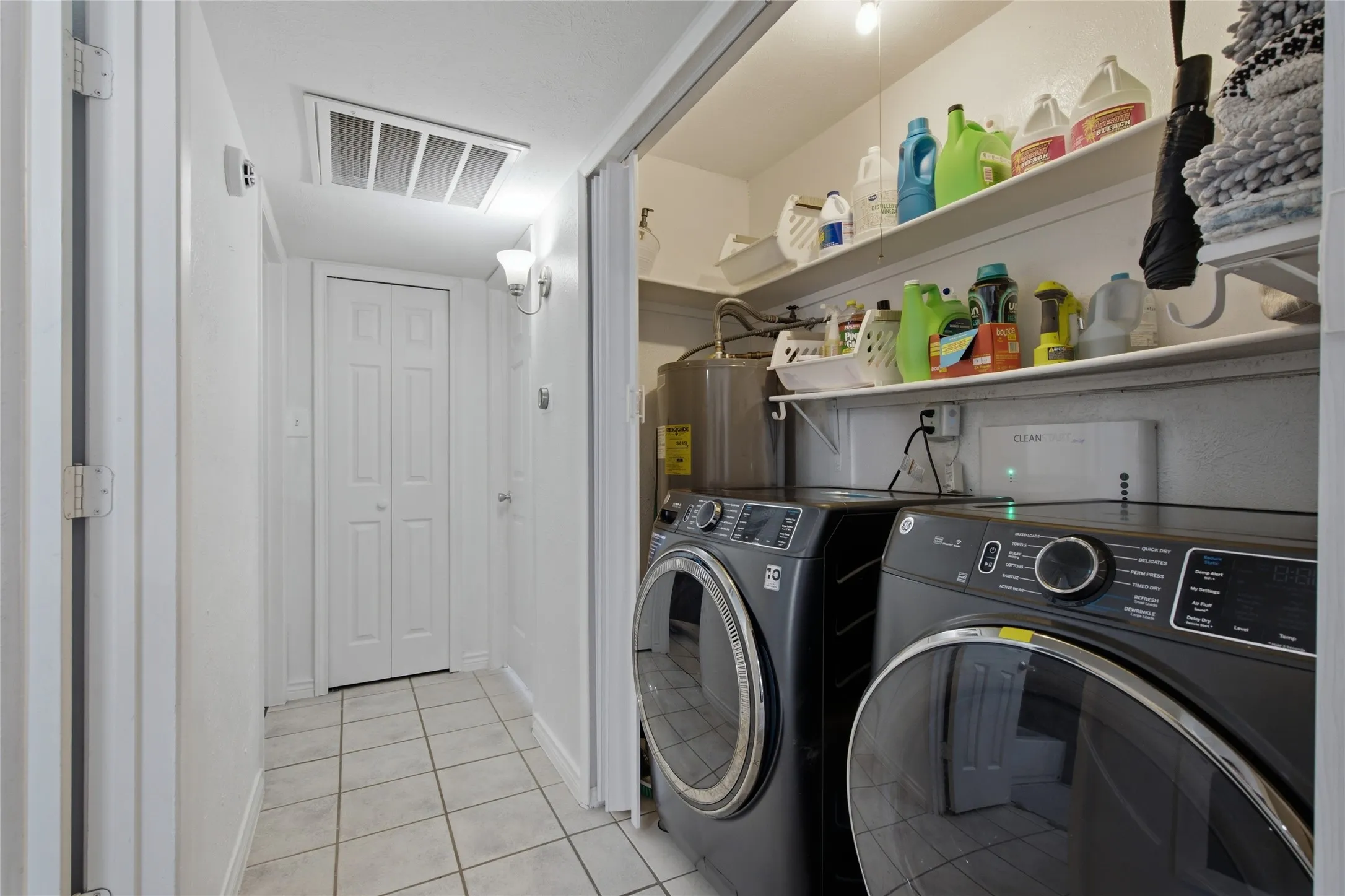 Single Family Residence For Sale in Tarrant County , 2326 Idlewood Drive, Arlington, Texas 76014, 4 Bedroom, 2 Bathroom, Garage spaces, 1,332 Sqft, built in 1981, mls#21331474, Real Estate Agent in Arlington, Homes For Sale in Tarrant county, Homes For Sale in Arlington, Realtor in Arlington Texas, Real Estate Brokerage Independent Realty Texas, Luminita Cordes Realtor