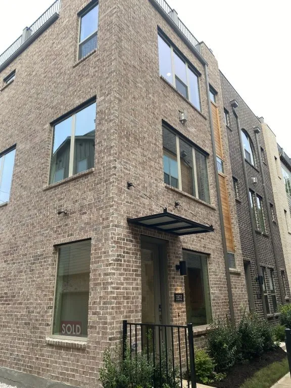 Townhouse For Rent in Dallas County , 1802 Deacon Hill, Dallas, Texas 75204, 2 Bedrooms, 3 Bathrooms, 2 Garage spaces, 1,426 Sqft, built in 2019, Price $3,400, mls#21332508, Real Estate Agent in Dallas, Homes For Rent in Dallas county, Homes For Rent in Dallas, Realtor in Dallas Texas, Real Estate Brokerage Independent Realty Texas, Luminita Cordes Realtor