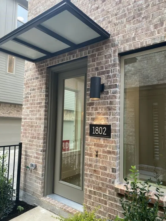 Townhouse For Rent in Dallas County , 1802 Deacon Hill, Dallas, Texas 75204, 2 Bedrooms, 3 Bathrooms, 2 Garage spaces, 1,426 Sqft, built in 2019, Price $3,400, mls#21332508, Real Estate Agent in Dallas, Homes For Rent in Dallas county, Homes For Rent in Dallas, Realtor in Dallas Texas, Real Estate Brokerage Independent Realty Texas, Luminita Cordes Realtor