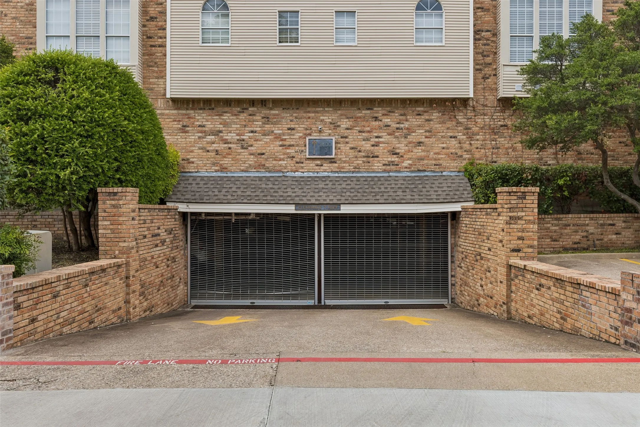 Condominium For Sale in Dallas County , 5325 Bent Tree Forest Drive 2230, Dallas, Texas 75248, 1 Bedroom, 2 Bathroom, 1 Garage spaces, 1,028 Sqft, built in 1983, mls#21329803, Real Estate Agent in Dallas, Homes For Sale in Dallas county, Homes For Sale in Dallas, Realtor in Dallas Texas, Real Estate Brokerage Independent Realty Texas, Luminita Cordes Realtor