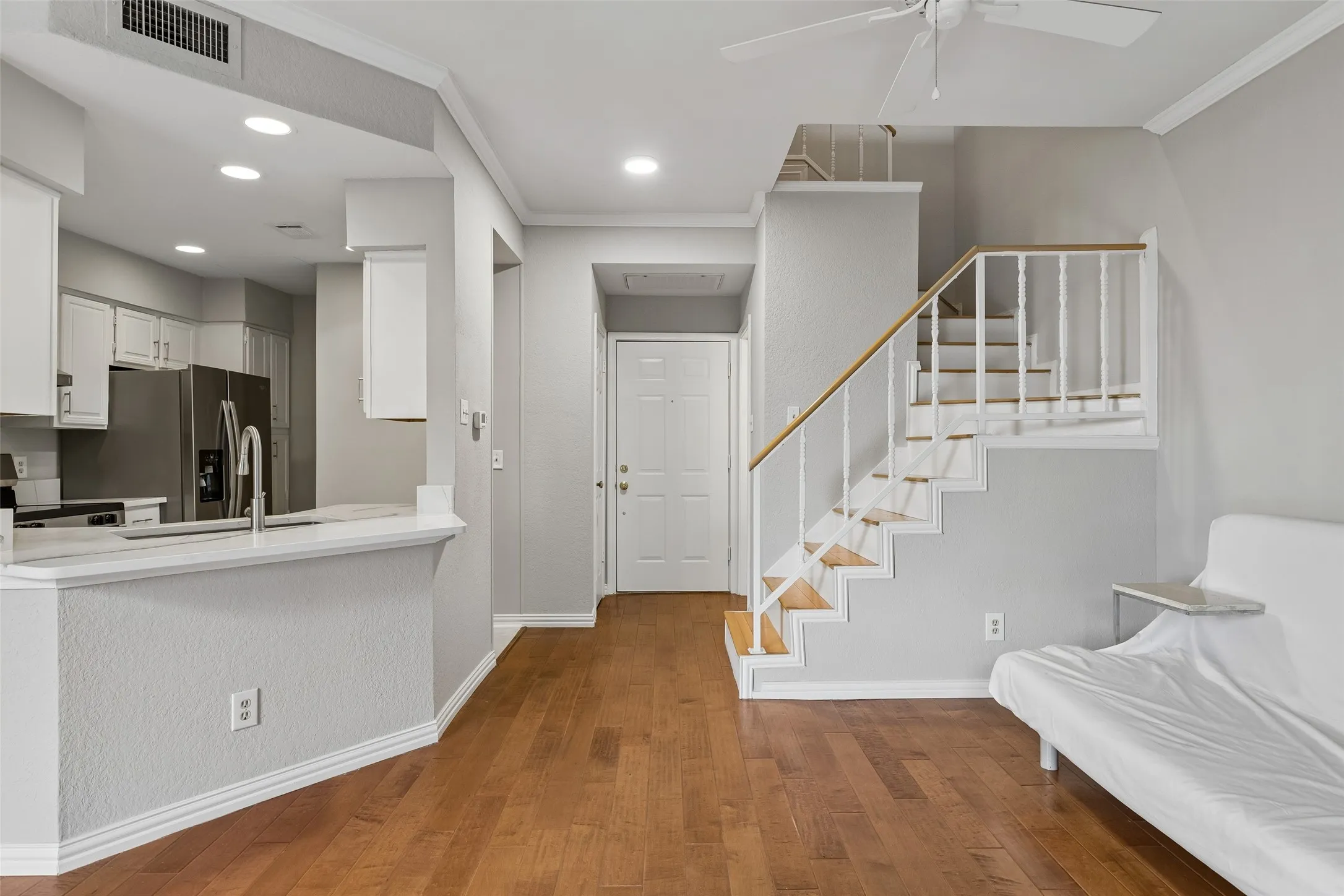 Condominium For Sale in Dallas County , 5325 Bent Tree Forest Drive 2230, Dallas, Texas 75248, 1 Bedroom, 2 Bathroom, 1 Garage spaces, 1,028 Sqft, built in 1983, mls#21329803, Real Estate Agent in Dallas, Homes For Sale in Dallas county, Homes For Sale in Dallas, Realtor in Dallas Texas, Real Estate Brokerage Independent Realty Texas, Luminita Cordes Realtor