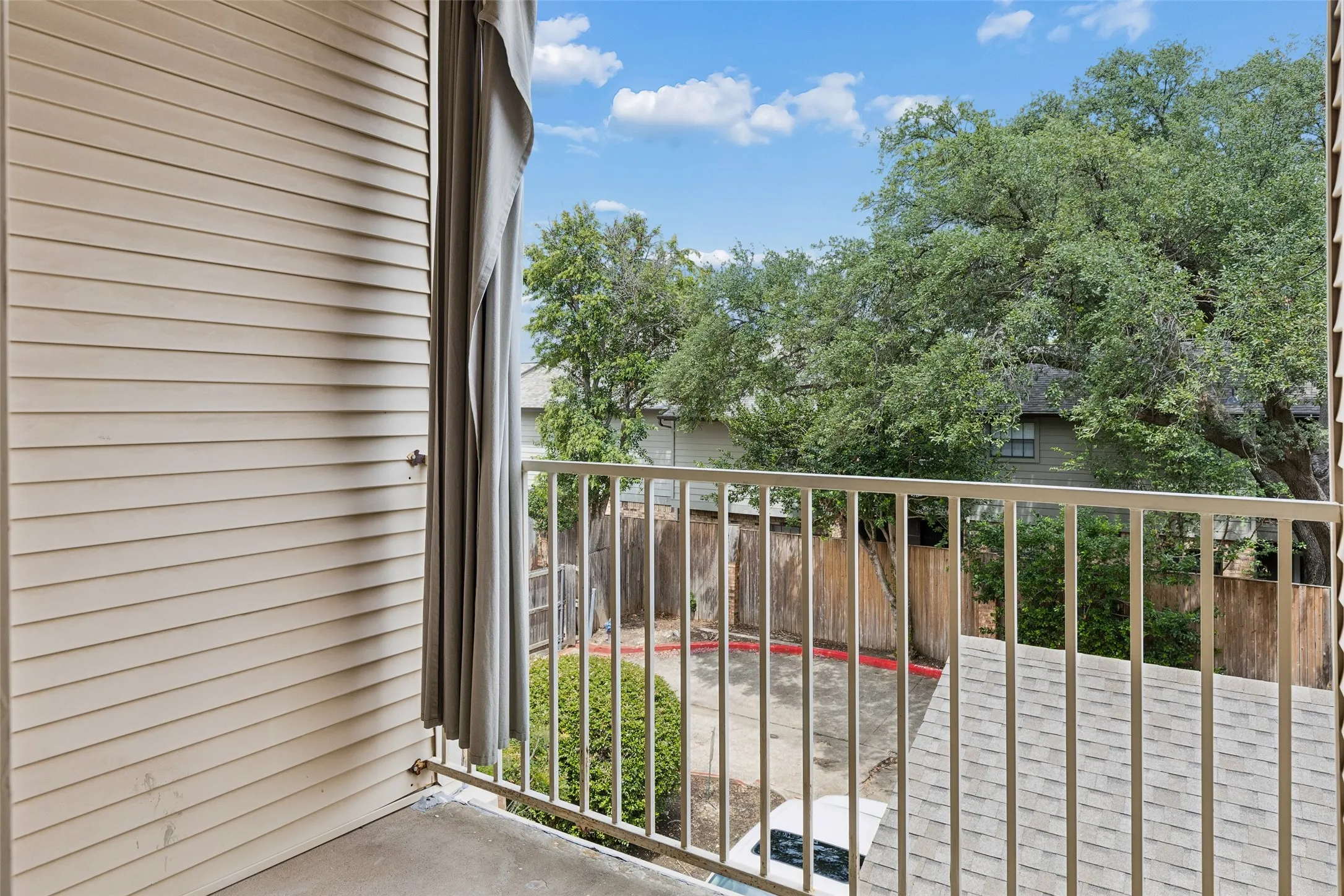 Condominium For Sale in Dallas County , 5325 Bent Tree Forest Drive 2230, Dallas, Texas 75248, 1 Bedroom, 2 Bathroom, 1 Garage spaces, 1,028 Sqft, built in 1983, mls#21329803, Real Estate Agent in Dallas, Homes For Sale in Dallas county, Homes For Sale in Dallas, Realtor in Dallas Texas, Real Estate Brokerage Independent Realty Texas, Luminita Cordes Realtor