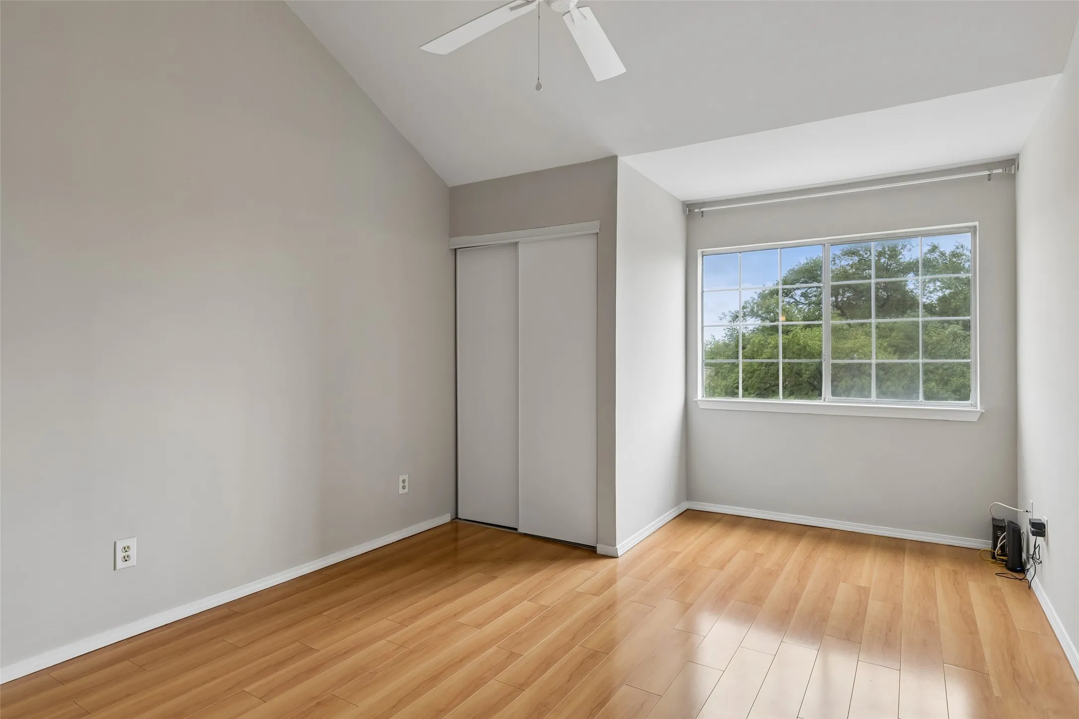 Condominium For Sale in Dallas County , 5325 Bent Tree Forest Drive 2230, Dallas, Texas 75248, 1 Bedroom, 2 Bathroom, 1 Garage spaces, 1,028 Sqft, built in 1983, mls#21329803, Real Estate Agent in Dallas, Homes For Sale in Dallas county, Homes For Sale in Dallas, Realtor in Dallas Texas, Real Estate Brokerage Independent Realty Texas, Luminita Cordes Realtor