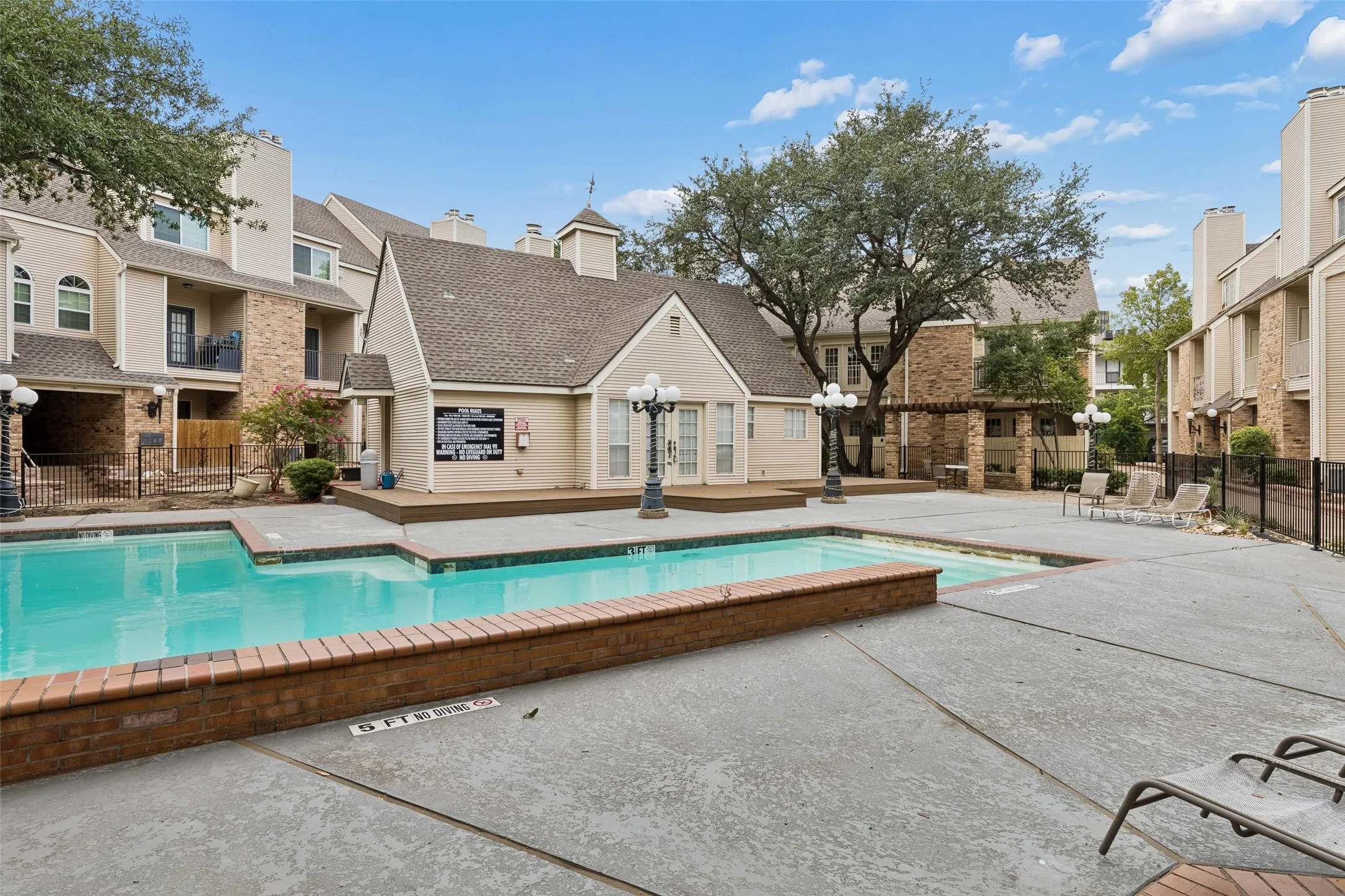 Condominium For Sale in Dallas County , 5325 Bent Tree Forest Drive 2230, Dallas, Texas 75248, 1 Bedroom, 2 Bathroom, 1 Garage spaces, 1,028 Sqft, built in 1983, mls#21329803, Real Estate Agent in Dallas, Homes For Sale in Dallas county, Homes For Sale in Dallas, Realtor in Dallas Texas, Real Estate Brokerage Independent Realty Texas, Luminita Cordes Realtor