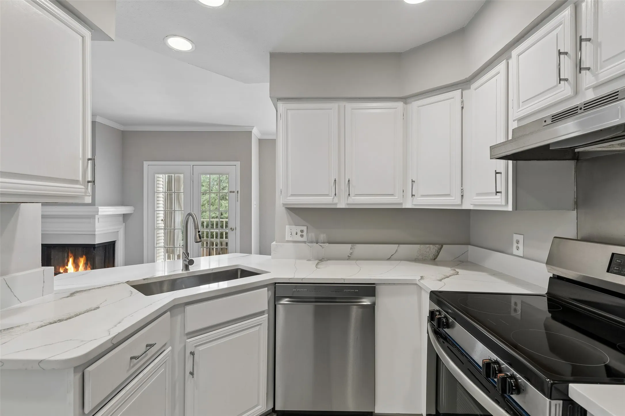 Condominium For Sale in Dallas County , 5325 Bent Tree Forest Drive 2230, Dallas, Texas 75248, 1 Bedroom, 2 Bathroom, 1 Garage spaces, 1,028 Sqft, built in 1983, mls#21329803, Real Estate Agent in Dallas, Homes For Sale in Dallas county, Homes For Sale in Dallas, Realtor in Dallas Texas, Real Estate Brokerage Independent Realty Texas, Luminita Cordes Realtor