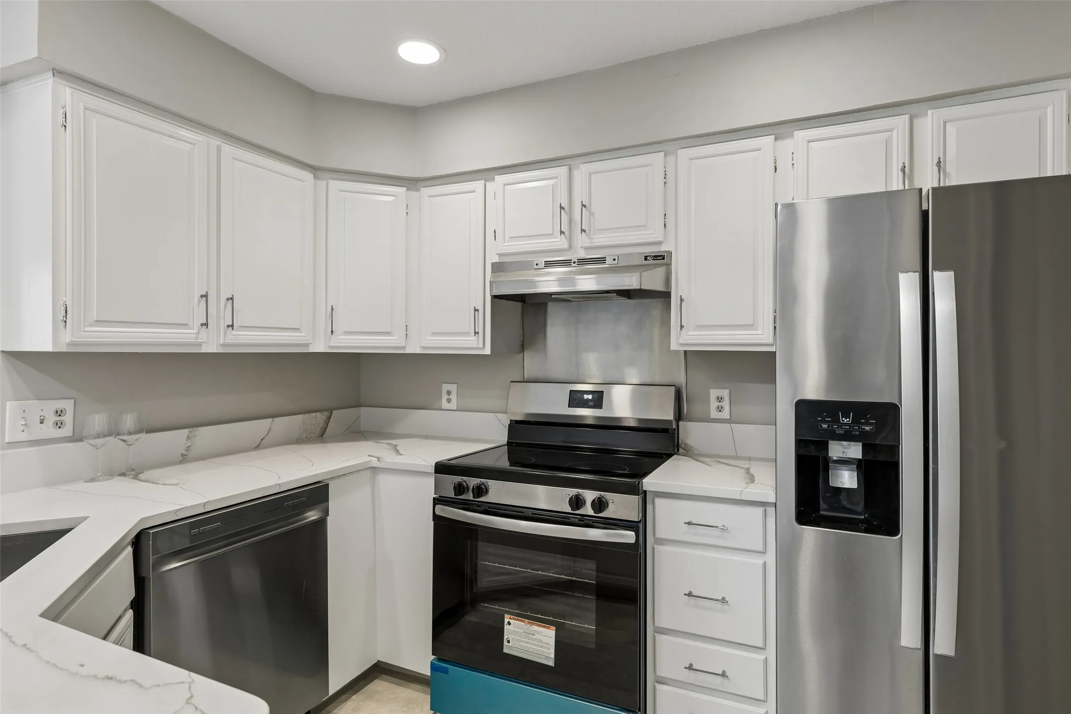 Condominium For Sale in Dallas County , 5325 Bent Tree Forest Drive 2230, Dallas, Texas 75248, 1 Bedroom, 2 Bathroom, 1 Garage spaces, 1,028 Sqft, built in 1983, mls#21329803, Real Estate Agent in Dallas, Homes For Sale in Dallas county, Homes For Sale in Dallas, Realtor in Dallas Texas, Real Estate Brokerage Independent Realty Texas, Luminita Cordes Realtor