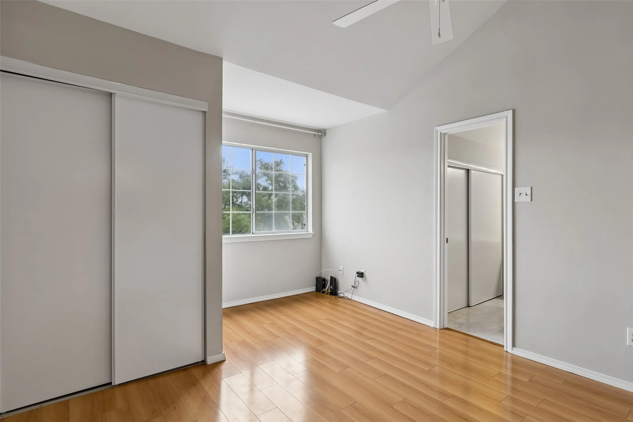 Condominium For Sale in Dallas County , 5325 Bent Tree Forest Drive 2230, Dallas, Texas 75248, 1 Bedroom, 2 Bathroom, 1 Garage spaces, 1,028 Sqft, built in 1983, mls#21329803, Real Estate Agent in Dallas, Homes For Sale in Dallas county, Homes For Sale in Dallas, Realtor in Dallas Texas, Real Estate Brokerage Independent Realty Texas, Luminita Cordes Realtor