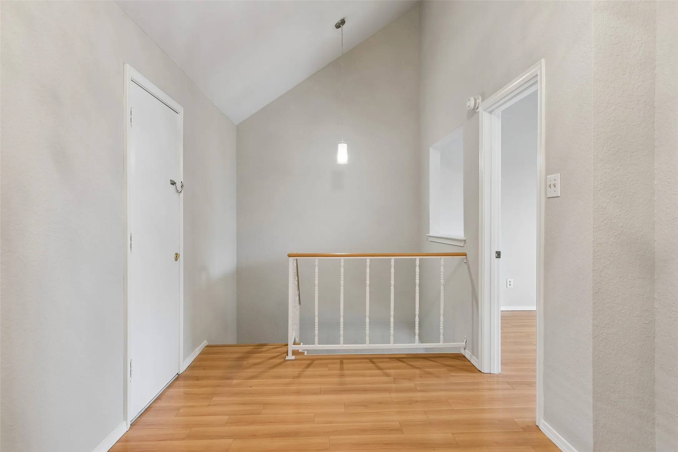 Condominium For Sale in Dallas County , 5325 Bent Tree Forest Drive 2230, Dallas, Texas 75248, 1 Bedroom, 2 Bathroom, 1 Garage spaces, 1,028 Sqft, built in 1983, mls#21329803, Real Estate Agent in Dallas, Homes For Sale in Dallas county, Homes For Sale in Dallas, Realtor in Dallas Texas, Real Estate Brokerage Independent Realty Texas, Luminita Cordes Realtor