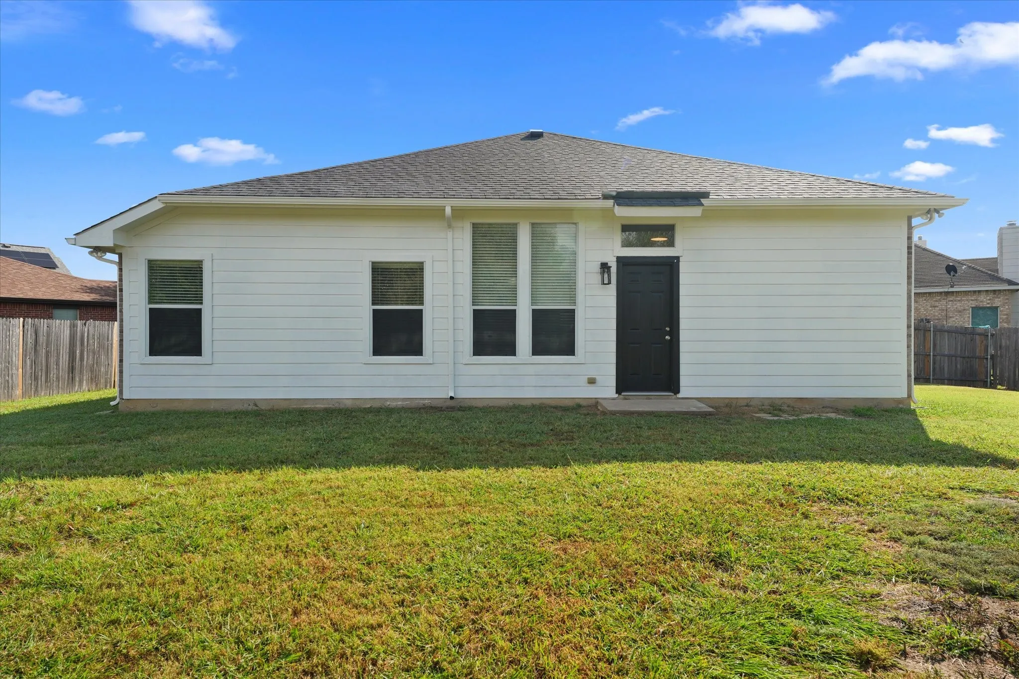 Single Family Residence For Rent in Denton County , 1201 Telese Court, Denton, Texas 76209, 3 Bedroom, 2 Bathroom, 2 Garage spaces, 1,742 Sqft, built in 2006, mls#21323577, Real Estate Agent in Denton, Homes For Rent in Denton county, Homes For Rent in Denton, Realtor in Denton Texas, Real Estate Brokerage Independent Realty Texas, Luminita Cordes Realtor