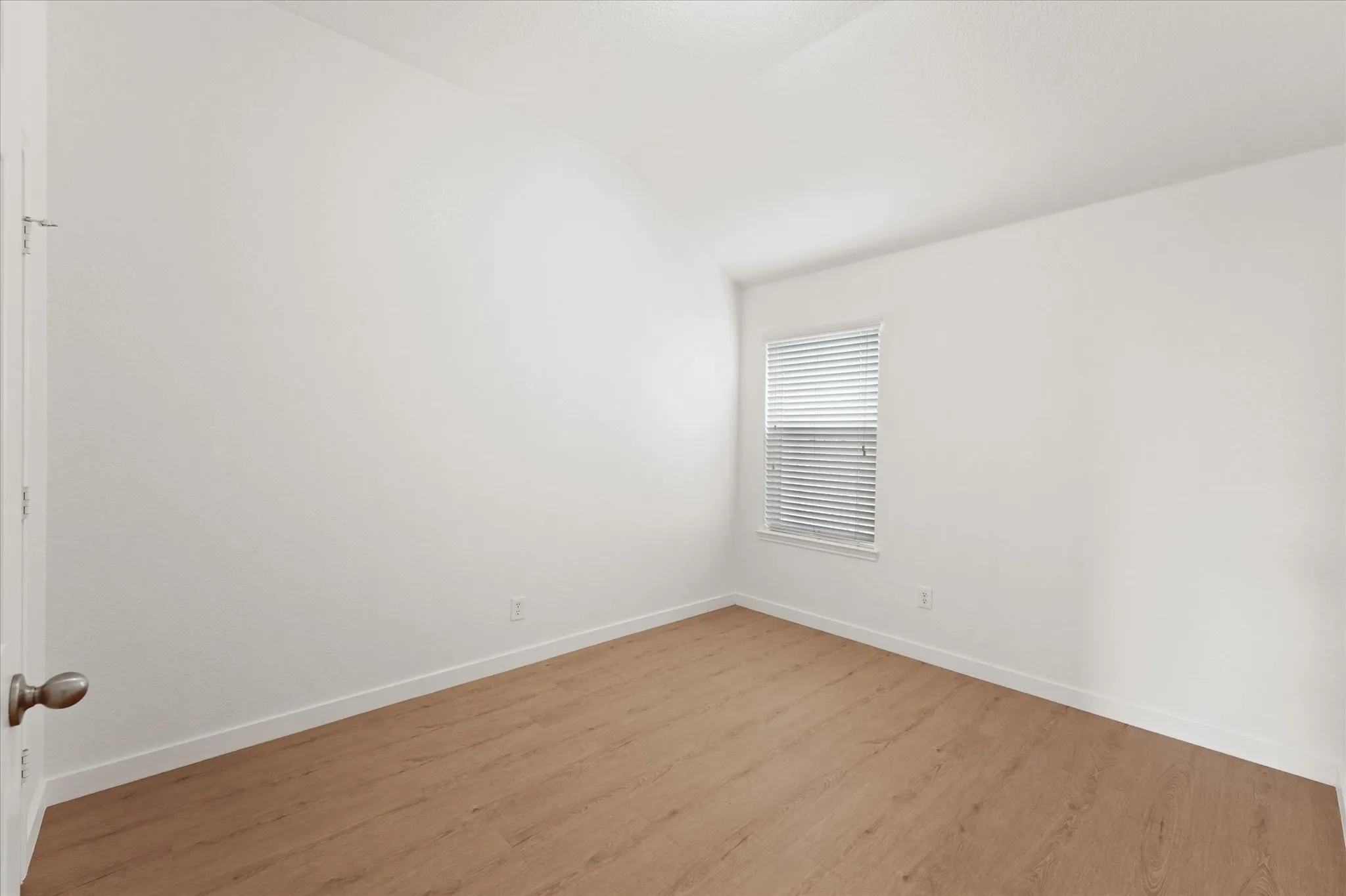 Single Family Residence For Rent in Denton County , 1201 Telese Court, Denton, Texas 76209, 3 Bedroom, 2 Bathroom, 2 Garage spaces, 1,742 Sqft, built in 2006, mls#21323577, Real Estate Agent in Denton, Homes For Rent in Denton county, Homes For Rent in Denton, Realtor in Denton Texas, Real Estate Brokerage Independent Realty Texas, Luminita Cordes Realtor