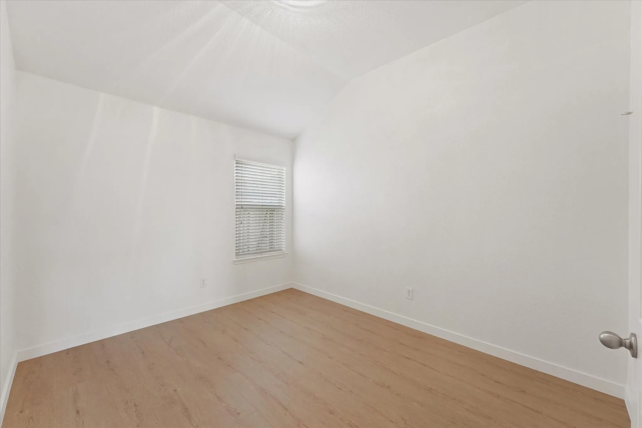 Single Family Residence For Rent in Denton County , 1201 Telese Court, Denton, Texas 76209, 3 Bedroom, 2 Bathroom, 2 Garage spaces, 1,742 Sqft, built in 2006, mls#21323577, Real Estate Agent in Denton, Homes For Rent in Denton county, Homes For Rent in Denton, Realtor in Denton Texas, Real Estate Brokerage Independent Realty Texas, Luminita Cordes Realtor