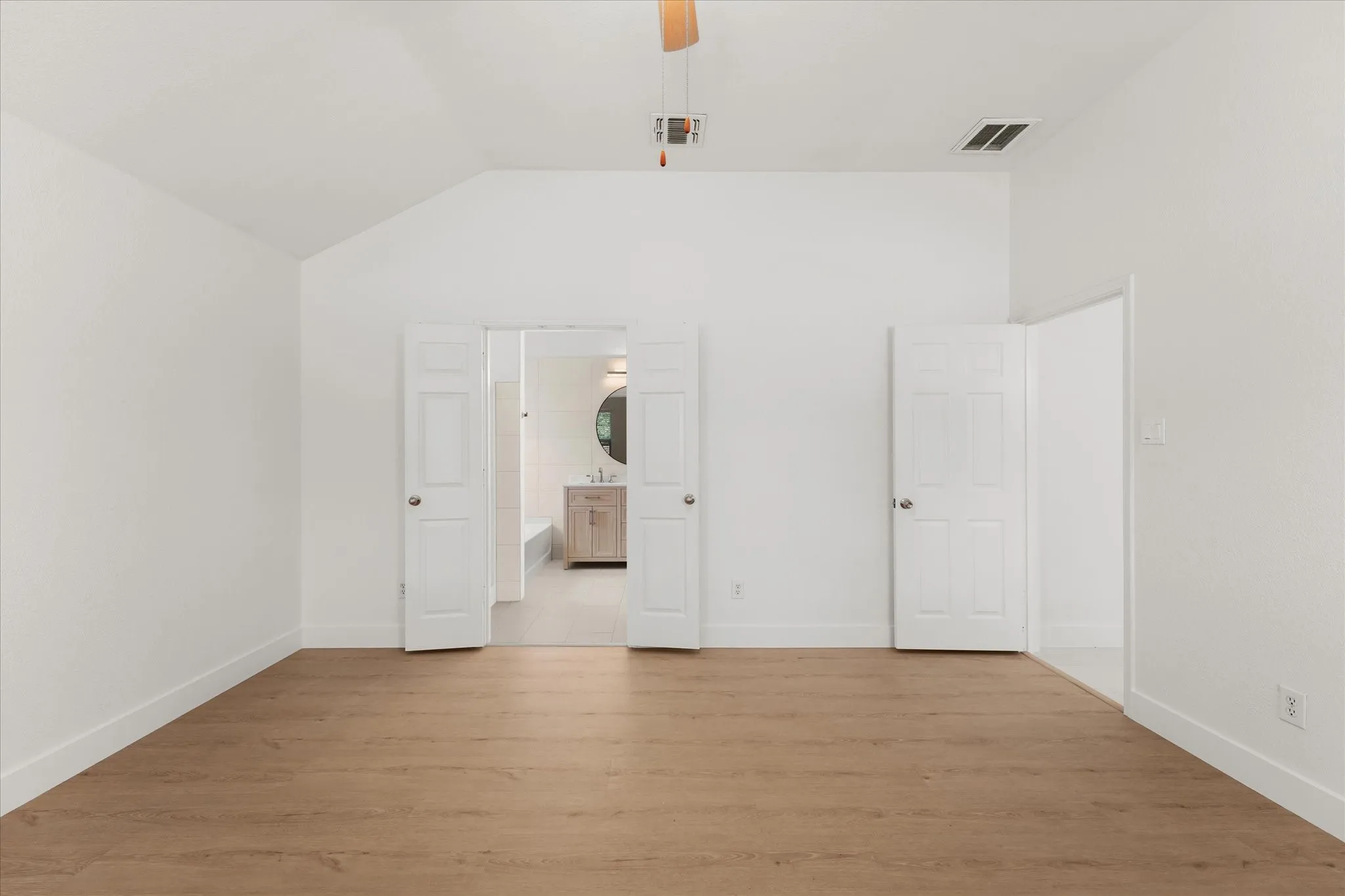 Single Family Residence For Rent in Denton County , 1201 Telese Court, Denton, Texas 76209, 3 Bedroom, 2 Bathroom, 2 Garage spaces, 1,742 Sqft, built in 2006, mls#21323577, Real Estate Agent in Denton, Homes For Rent in Denton county, Homes For Rent in Denton, Realtor in Denton Texas, Real Estate Brokerage Independent Realty Texas, Luminita Cordes Realtor