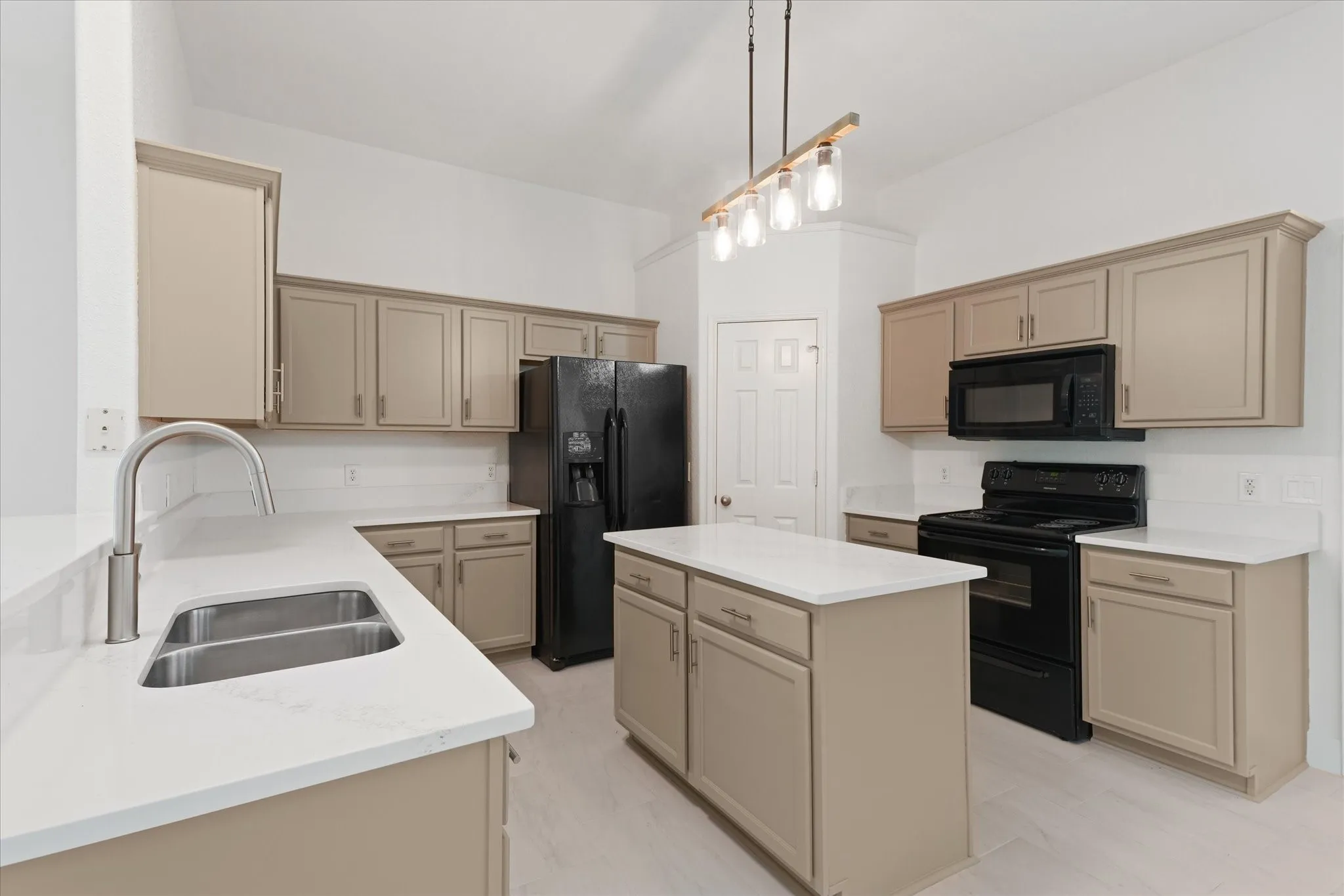 Single Family Residence For Rent in Denton County , 1201 Telese Court, Denton, Texas 76209, 3 Bedroom, 2 Bathroom, 2 Garage spaces, 1,742 Sqft, built in 2006, mls#21323577, Real Estate Agent in Denton, Homes For Rent in Denton county, Homes For Rent in Denton, Realtor in Denton Texas, Real Estate Brokerage Independent Realty Texas, Luminita Cordes Realtor