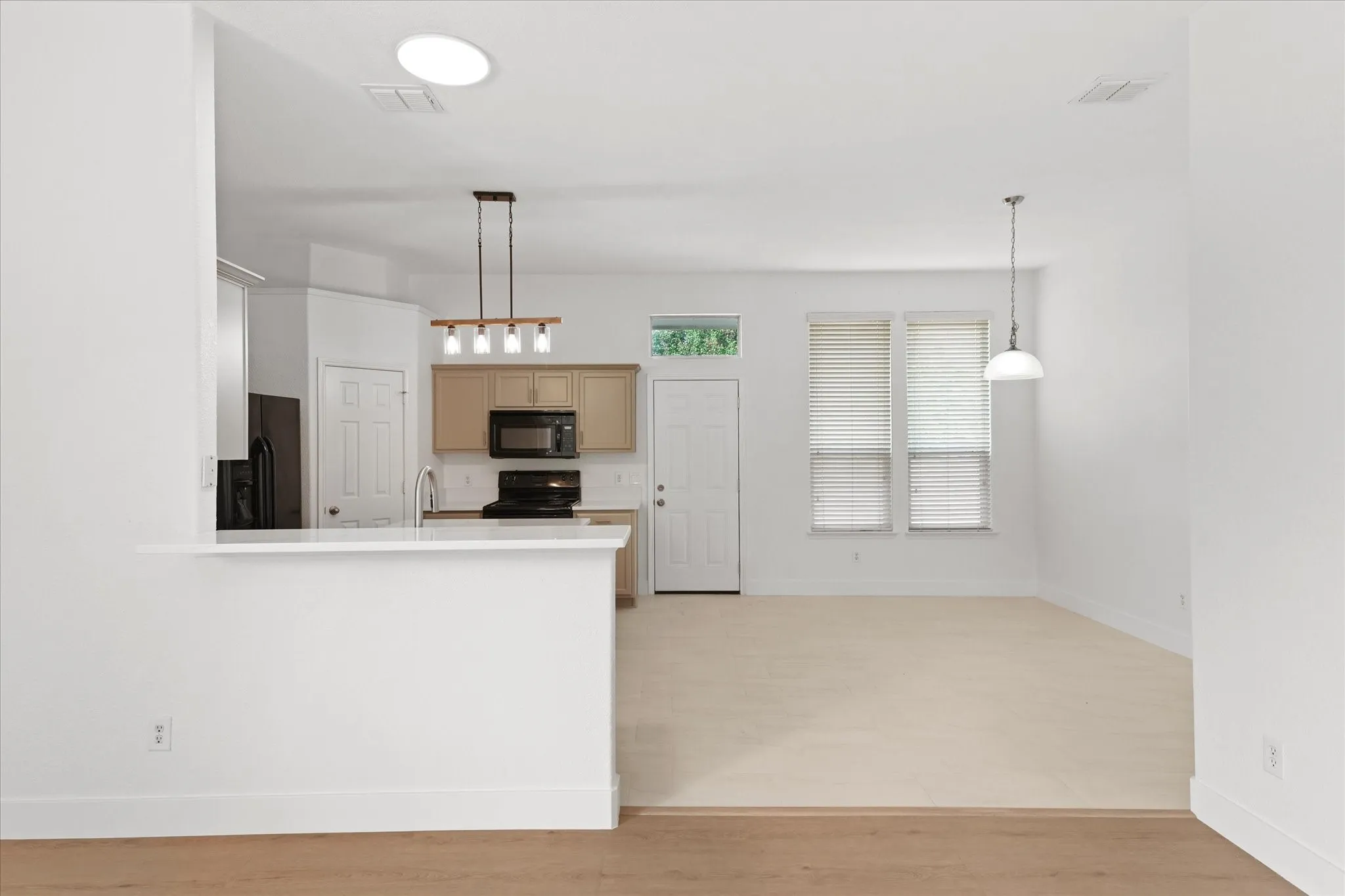 Single Family Residence For Rent in Denton County , 1201 Telese Court, Denton, Texas 76209, 3 Bedroom, 2 Bathroom, 2 Garage spaces, 1,742 Sqft, built in 2006, mls#21323577, Real Estate Agent in Denton, Homes For Rent in Denton county, Homes For Rent in Denton, Realtor in Denton Texas, Real Estate Brokerage Independent Realty Texas, Luminita Cordes Realtor