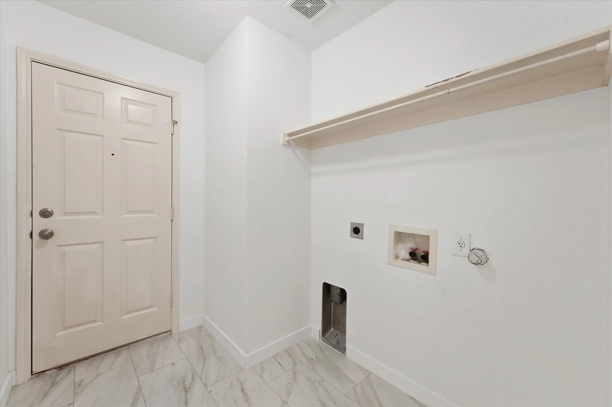 Single Family Residence For Rent in Denton County , 1201 Telese Court, Denton, Texas 76209, 3 Bedroom, 2 Bathroom, 2 Garage spaces, 1,742 Sqft, built in 2006, mls#21323577, Real Estate Agent in Denton, Homes For Rent in Denton county, Homes For Rent in Denton, Realtor in Denton Texas, Real Estate Brokerage Independent Realty Texas, Luminita Cordes Realtor