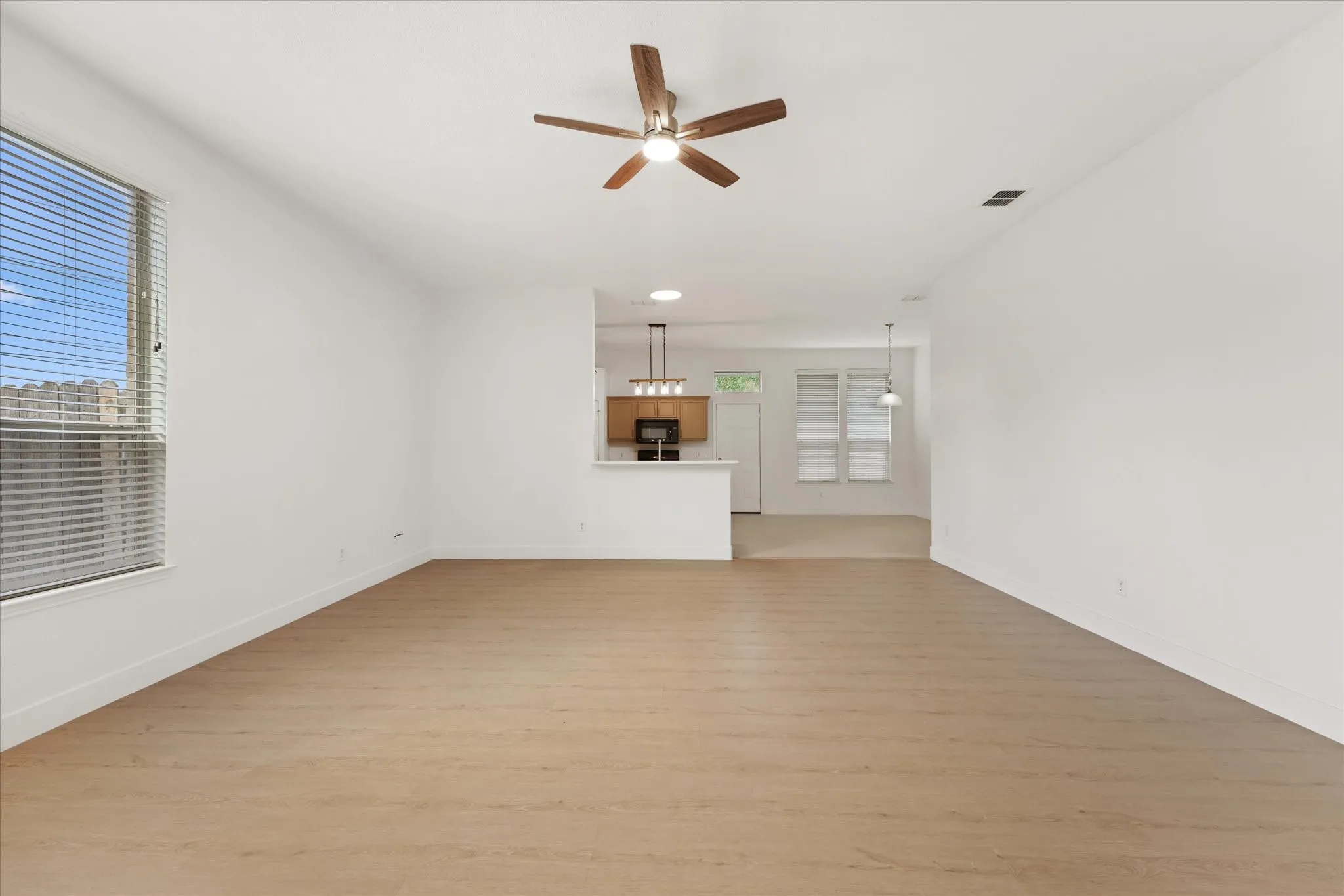 Single Family Residence For Rent in Denton County , 1201 Telese Court, Denton, Texas 76209, 3 Bedroom, 2 Bathroom, 2 Garage spaces, 1,742 Sqft, built in 2006, mls#21323577, Real Estate Agent in Denton, Homes For Rent in Denton county, Homes For Rent in Denton, Realtor in Denton Texas, Real Estate Brokerage Independent Realty Texas, Luminita Cordes Realtor