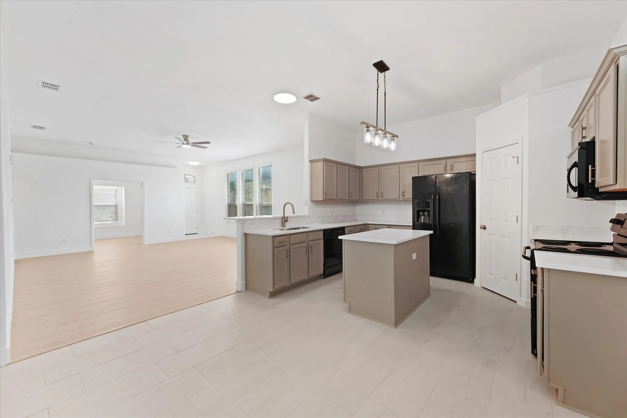 Single Family Residence For Rent in Denton County , 1201 Telese Court, Denton, Texas 76209, 3 Bedroom, 2 Bathroom, 2 Garage spaces, 1,742 Sqft, built in 2006, mls#21323577, Real Estate Agent in Denton, Homes For Rent in Denton county, Homes For Rent in Denton, Realtor in Denton Texas, Real Estate Brokerage Independent Realty Texas, Luminita Cordes Realtor