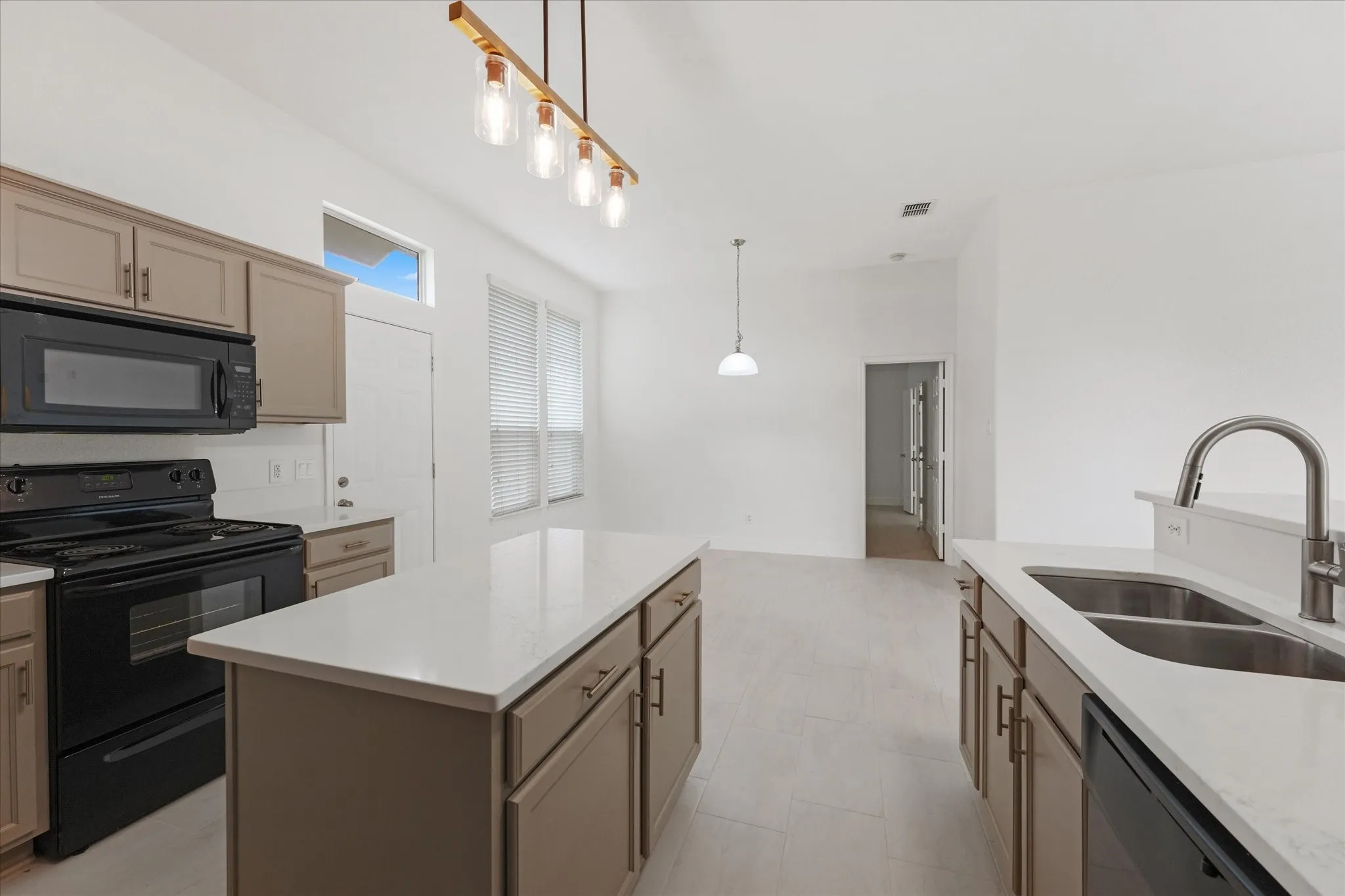Single Family Residence For Rent in Denton County , 1201 Telese Court, Denton, Texas 76209, 3 Bedroom, 2 Bathroom, 2 Garage spaces, 1,742 Sqft, built in 2006, mls#21323577, Real Estate Agent in Denton, Homes For Rent in Denton county, Homes For Rent in Denton, Realtor in Denton Texas, Real Estate Brokerage Independent Realty Texas, Luminita Cordes Realtor